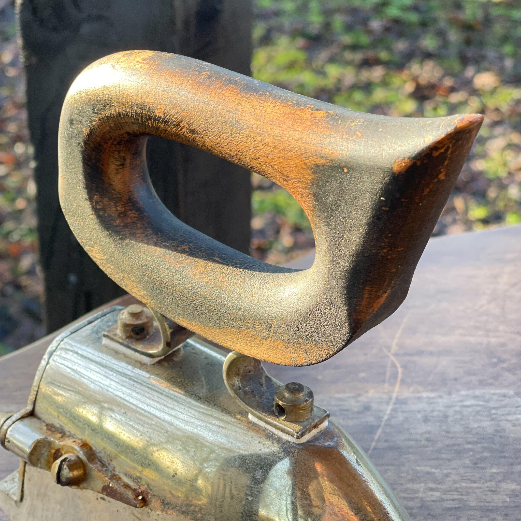 Antieke strijkijzer - Bamestra Curiosa