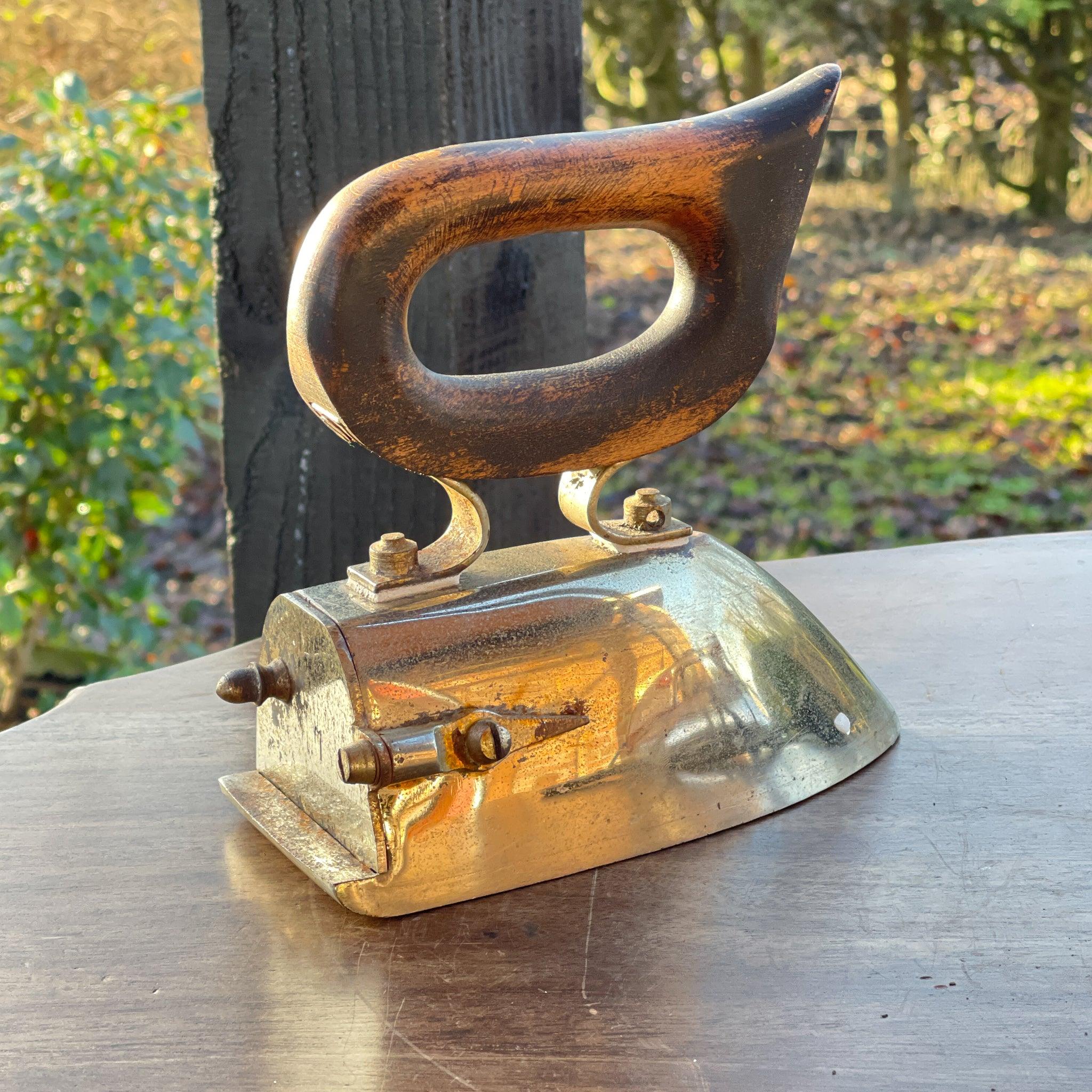 Antieke strijkijzer - Bamestra Curiosa