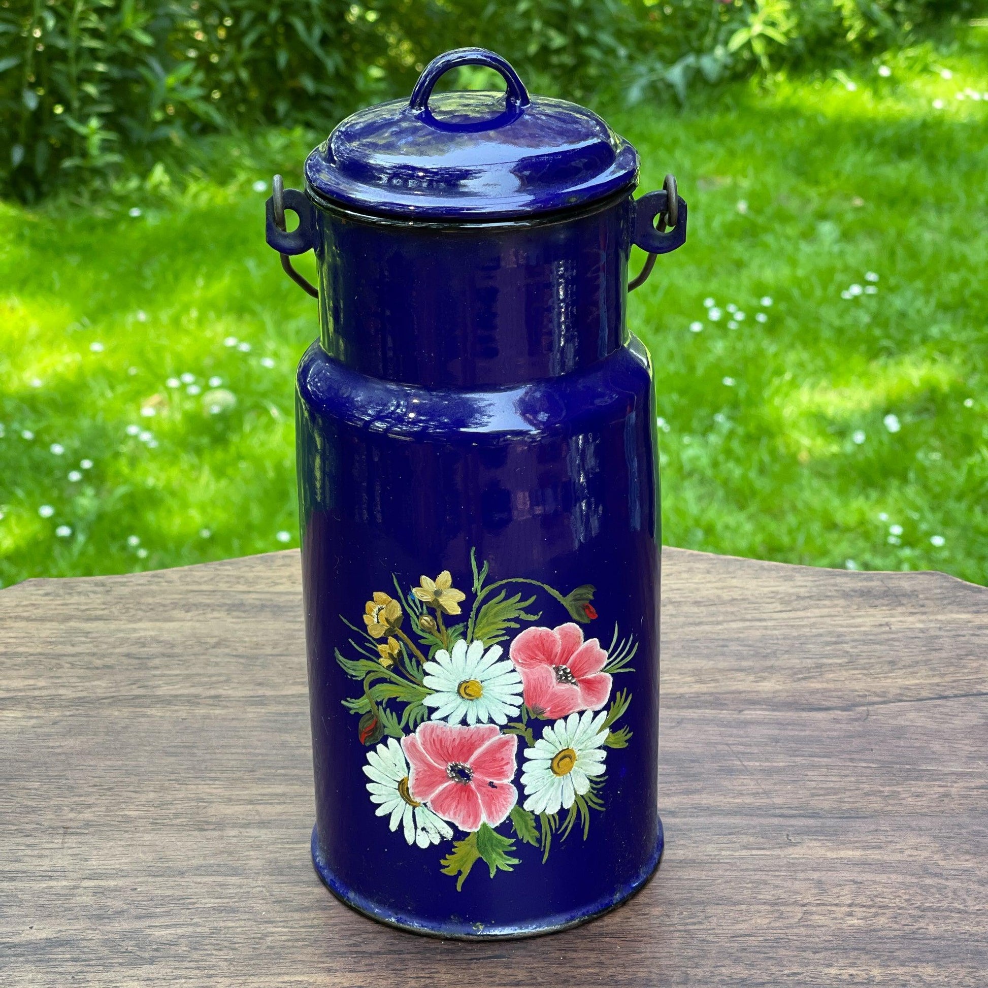 Beschilderde emaille melkbus - Bamestra Curiosa