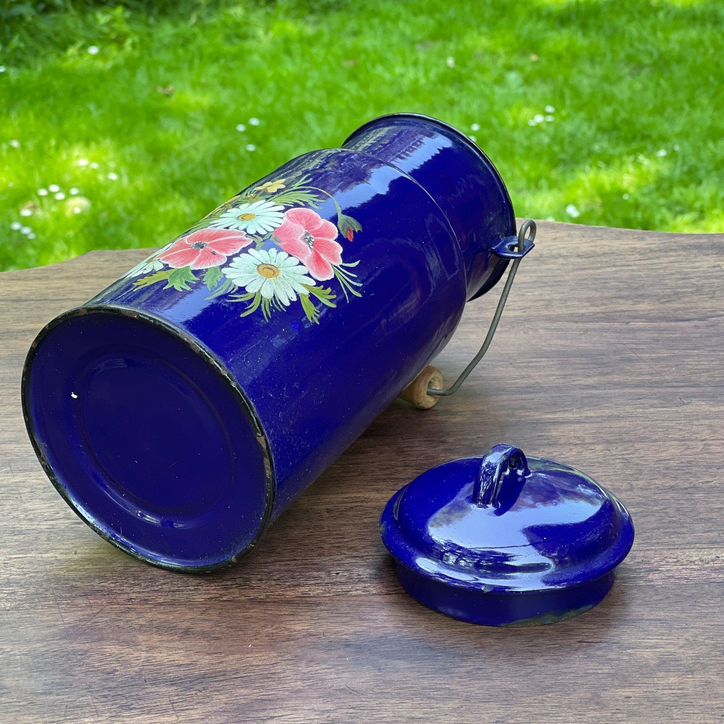 Beschilderde emaille melkbus - Bamestra Curiosa