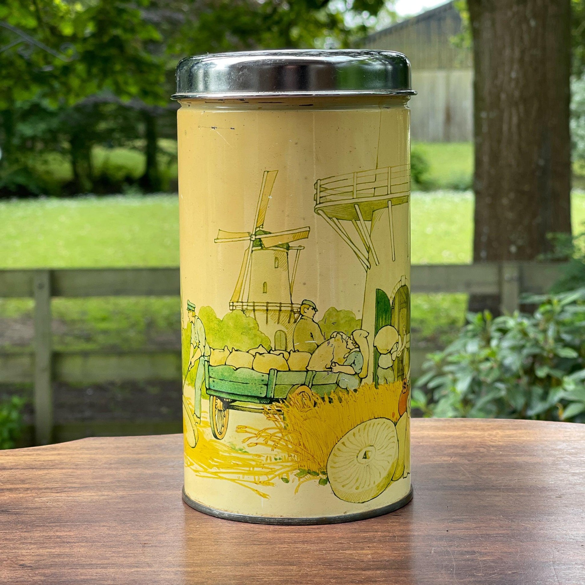 Beschuitbus van Bolletje - Bamestra Curiosa