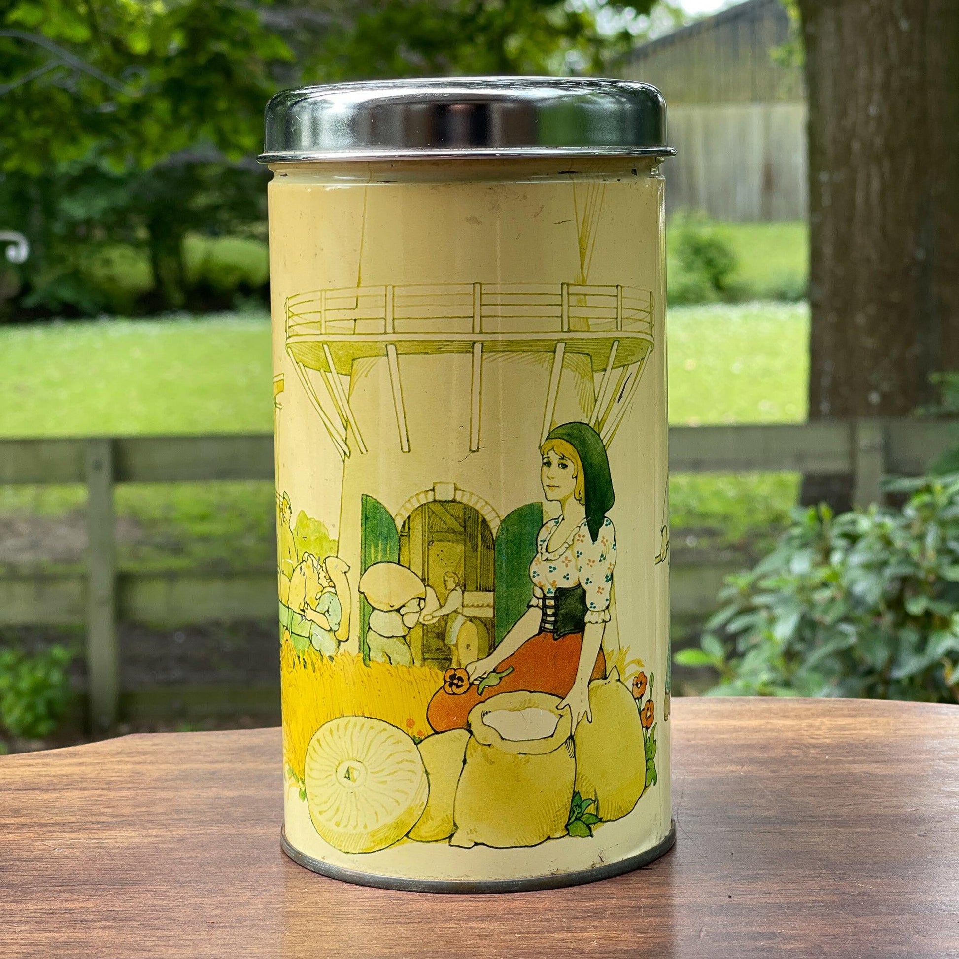 Beschuitbus van Bolletje - Bamestra Curiosa