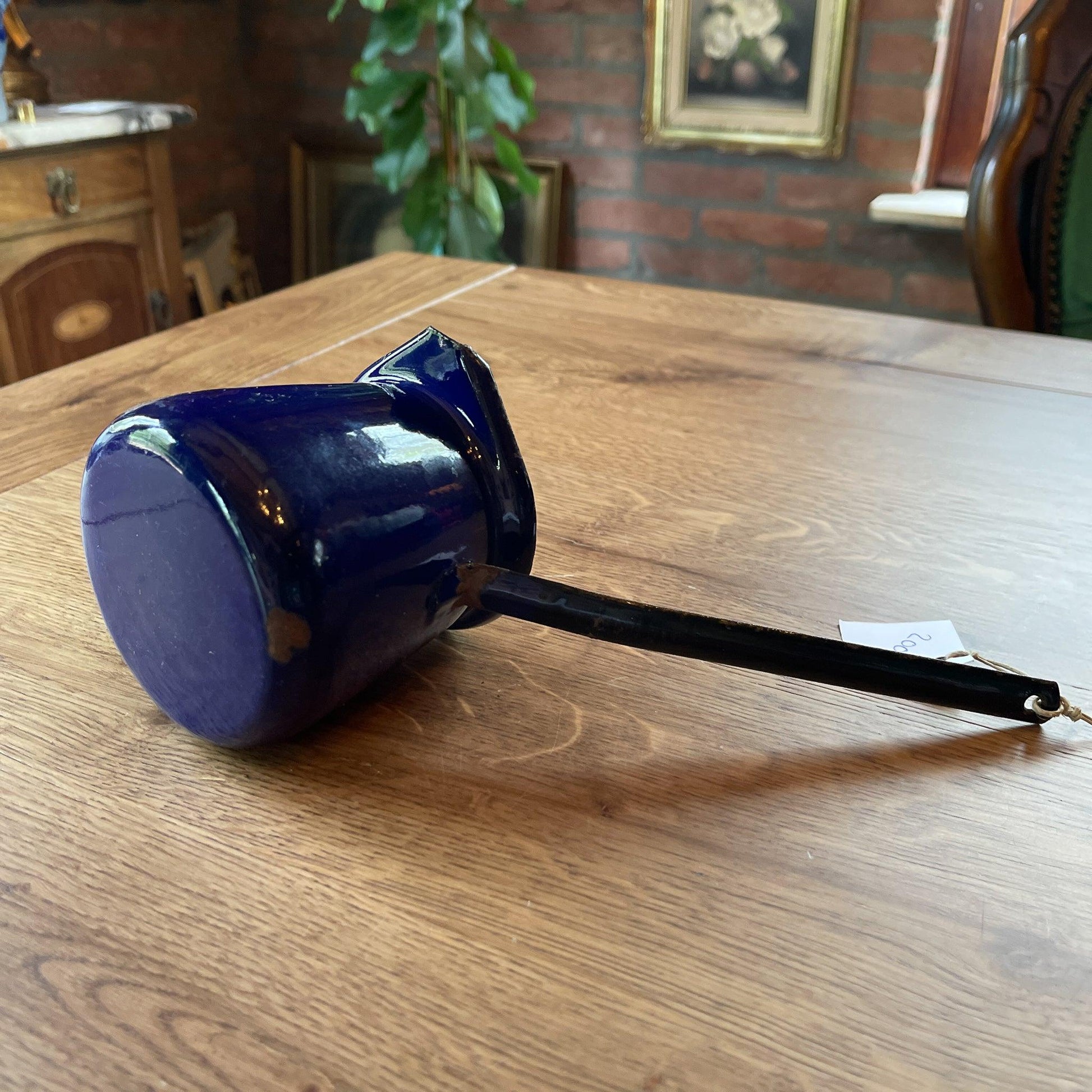 Blauw emaille schenkkannetje - Bamestra Curiosa