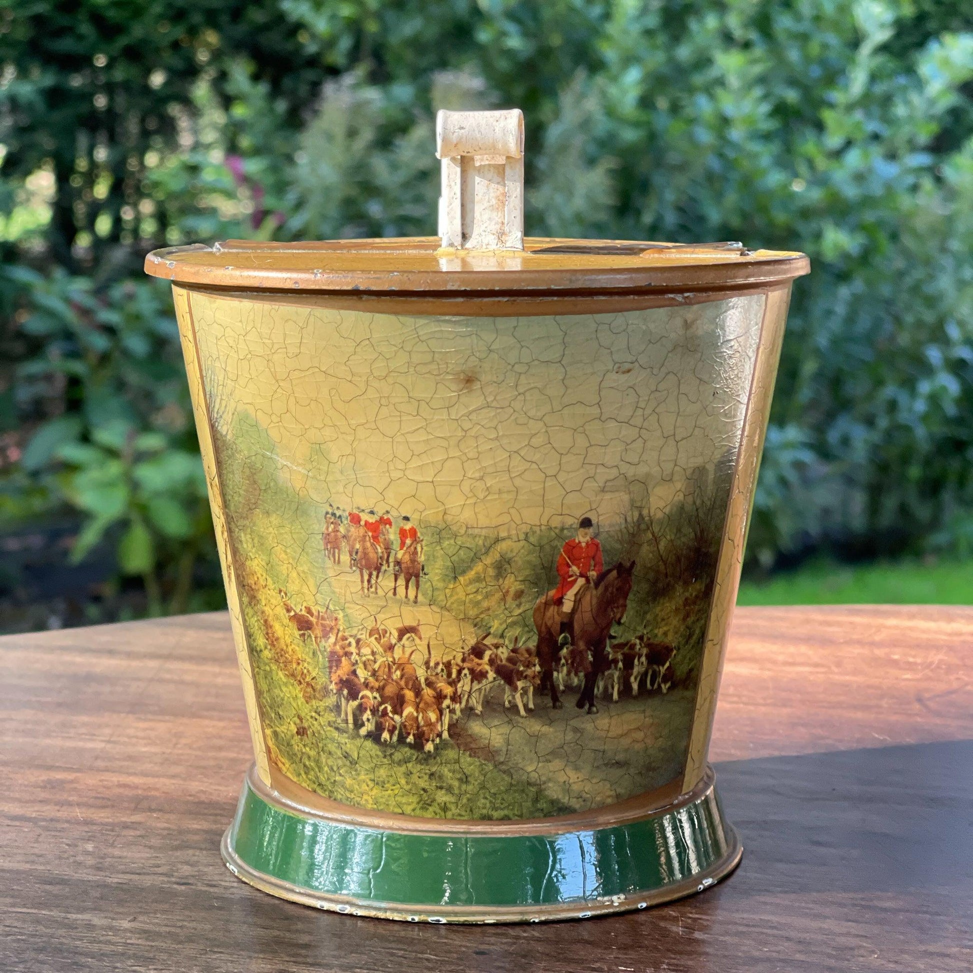 Blik met handgreep en klep met jacht tafereel - The Collectionist