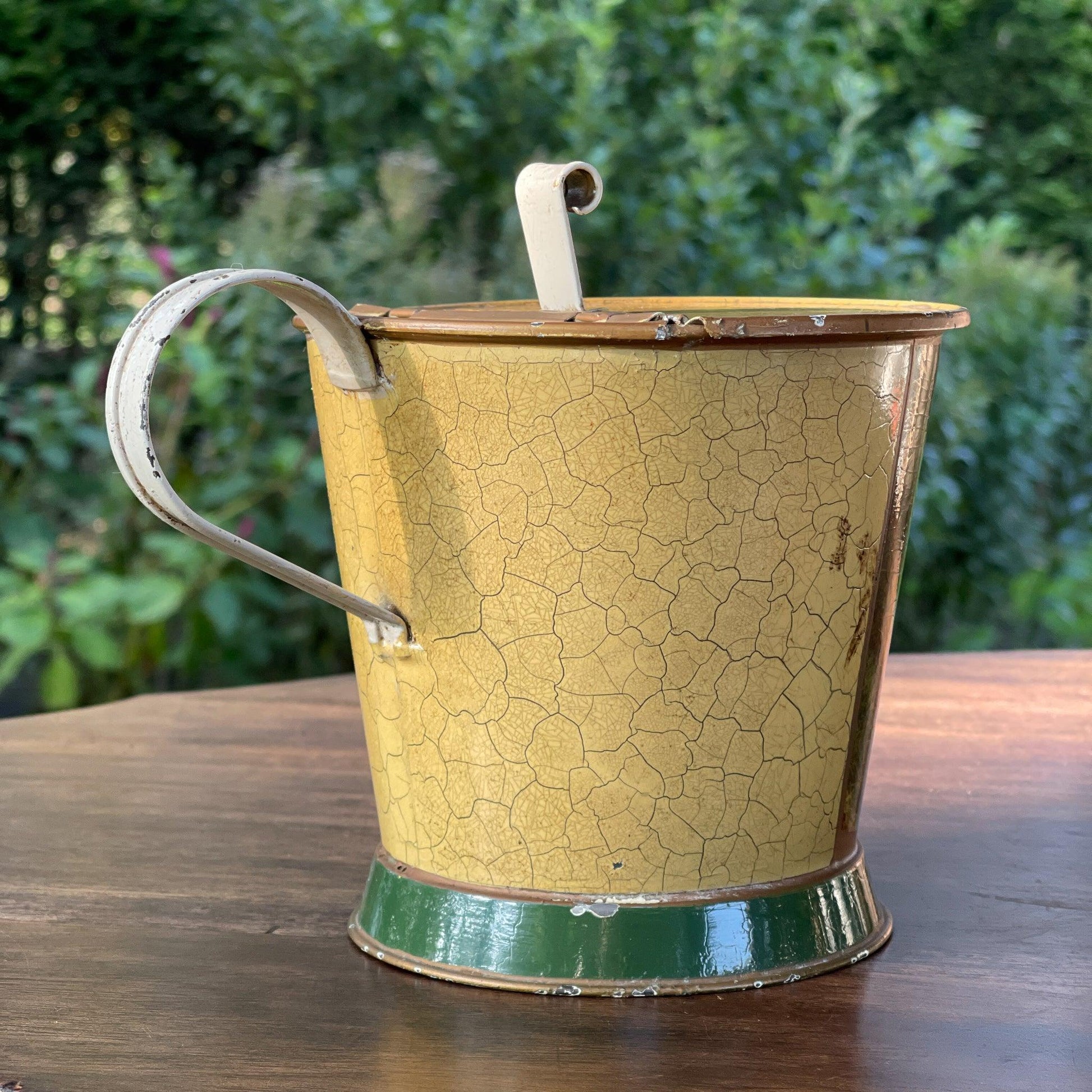 Blik met handgreep en klep met jacht tafereel - The Collectionist