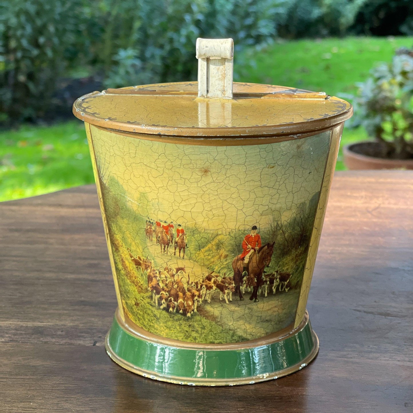 Blik met handgreep en klep met jacht tafereel - The Collectionist