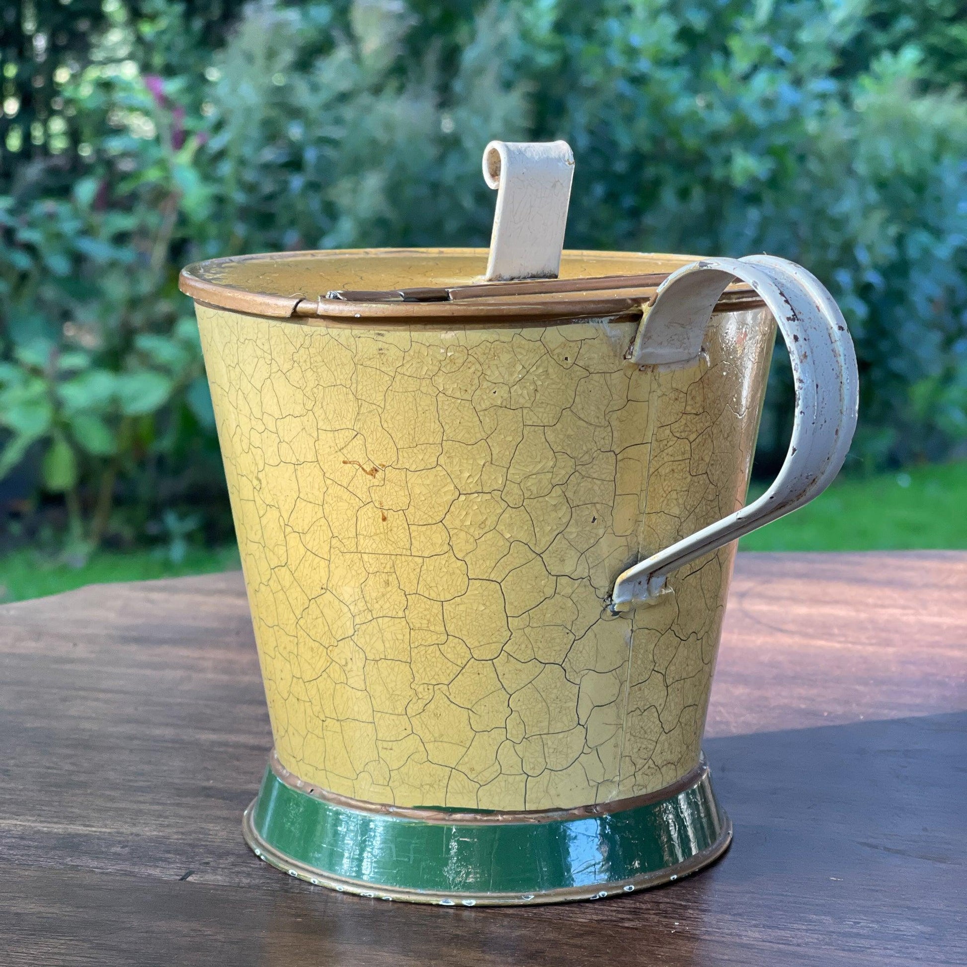 Blik met handgreep en klep met jacht tafereel - The Collectionist