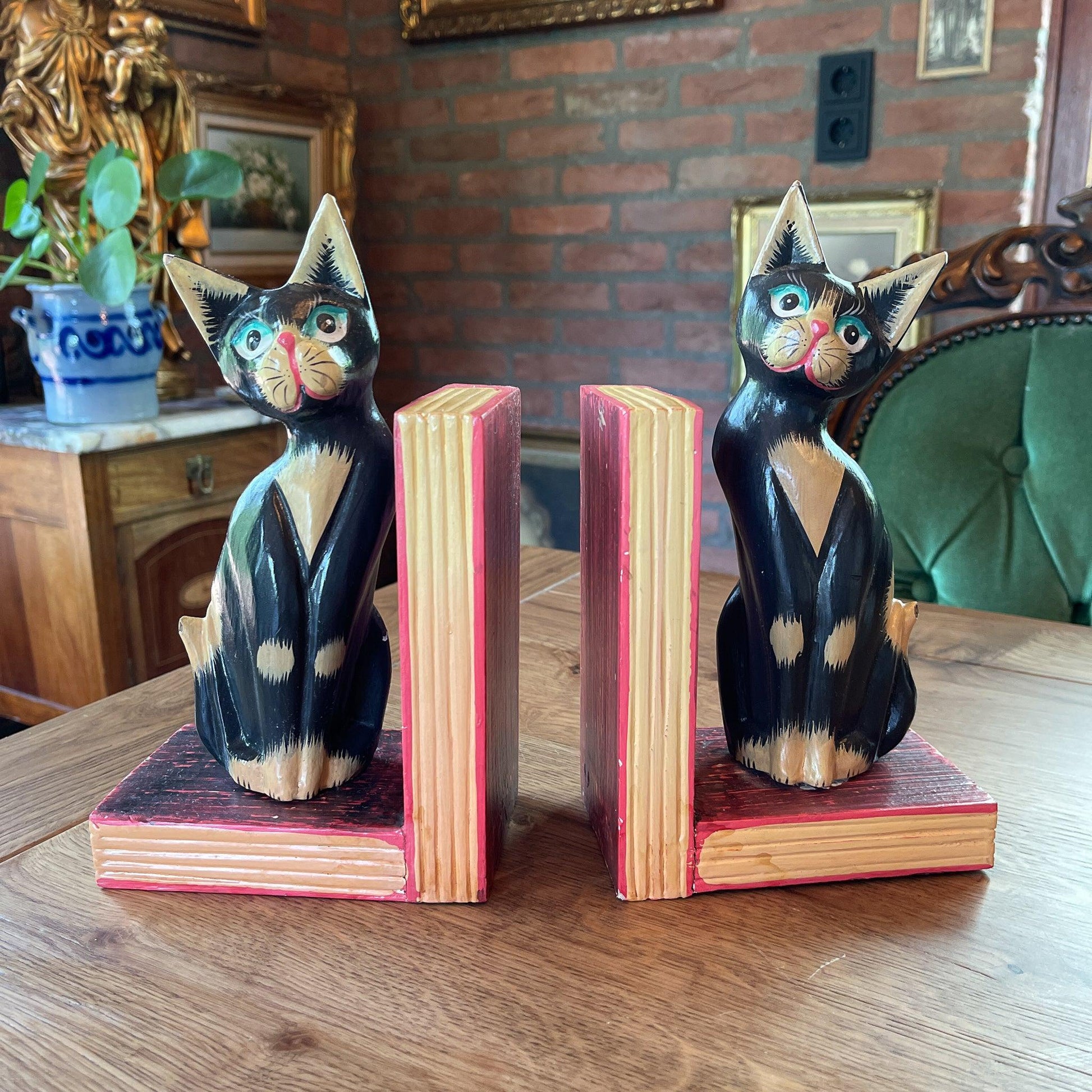 Boekensteunen met poezen - Bamestra Curiosa