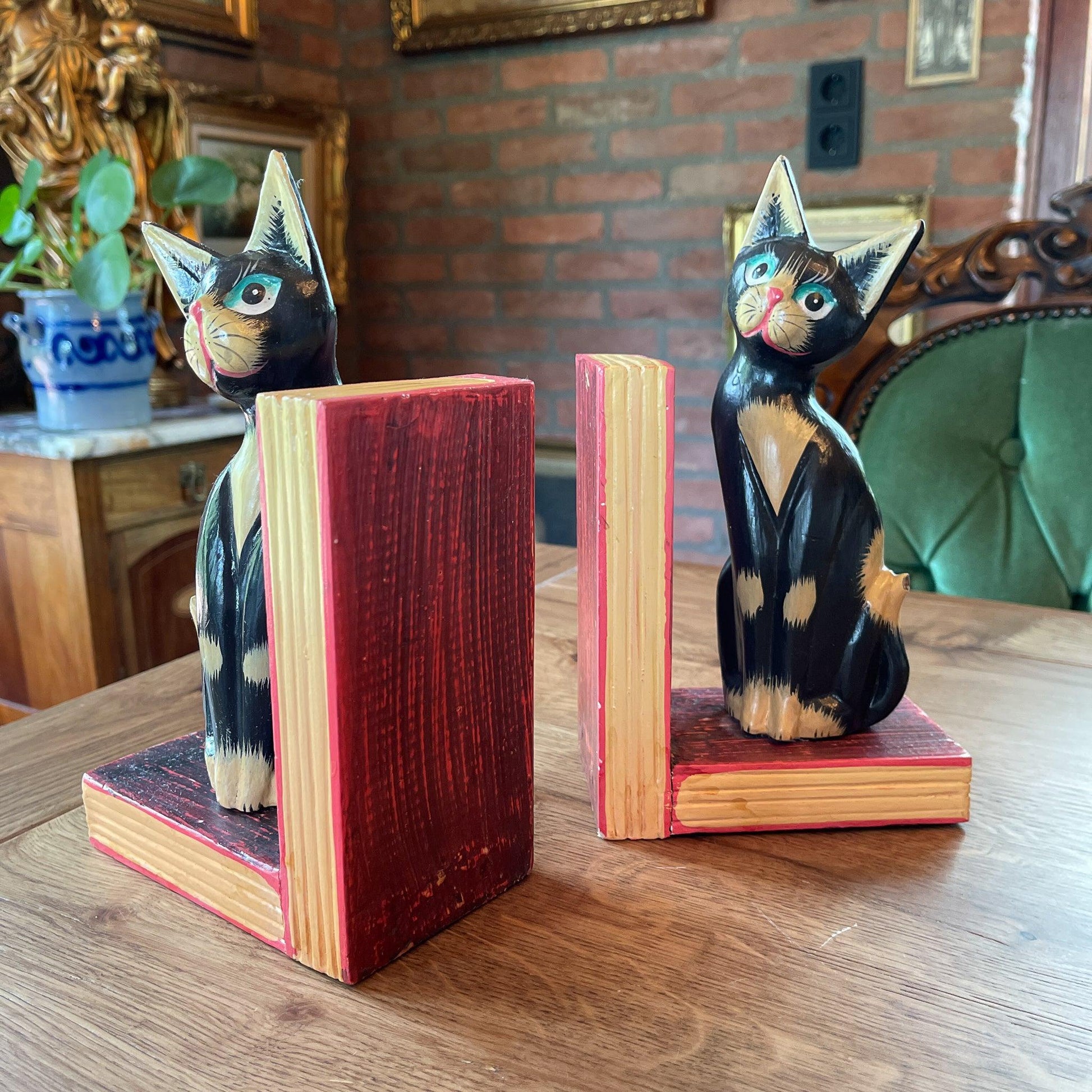 Boekensteunen met poezen - Bamestra Curiosa