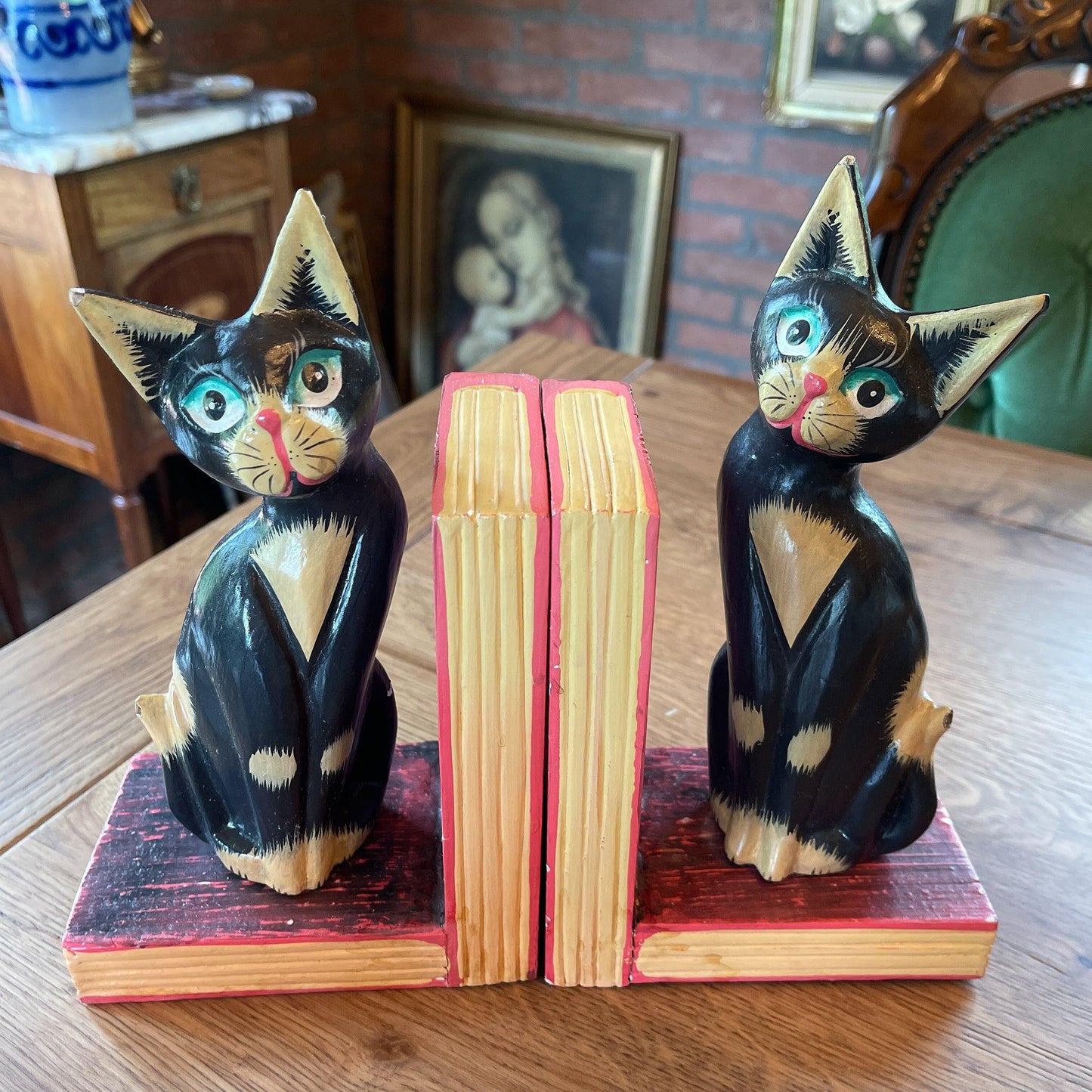 Boekensteunen met poezen - Bamestra Curiosa