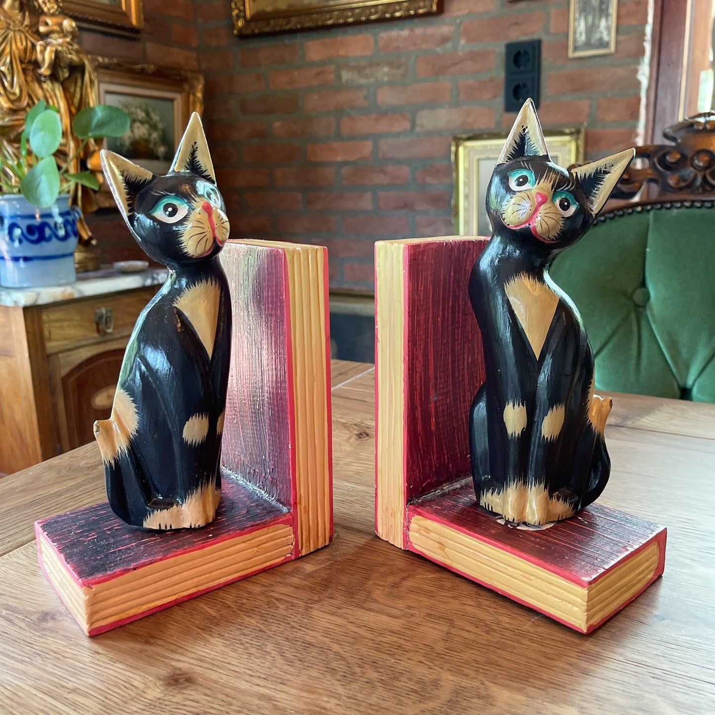 Boekensteunen met poezen - Bamestra Curiosa