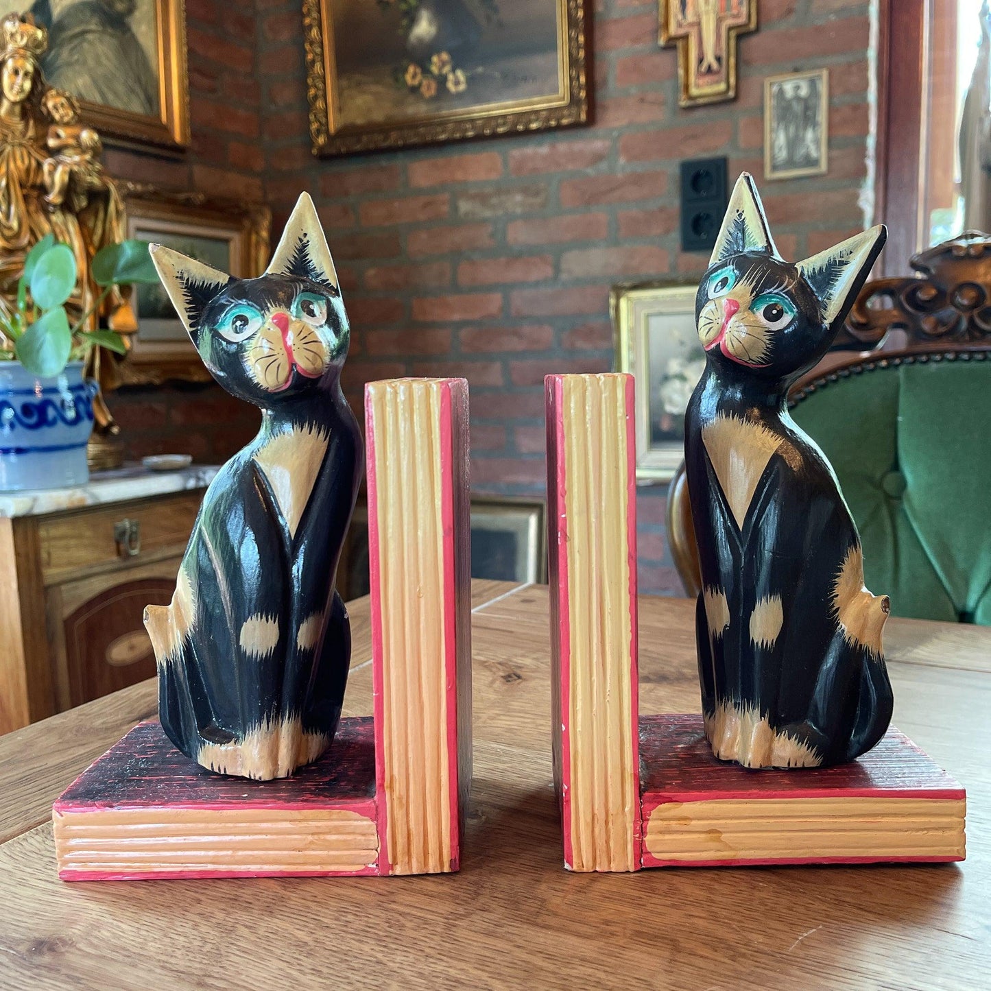 Boekensteunen met poezen - Bamestra Curiosa