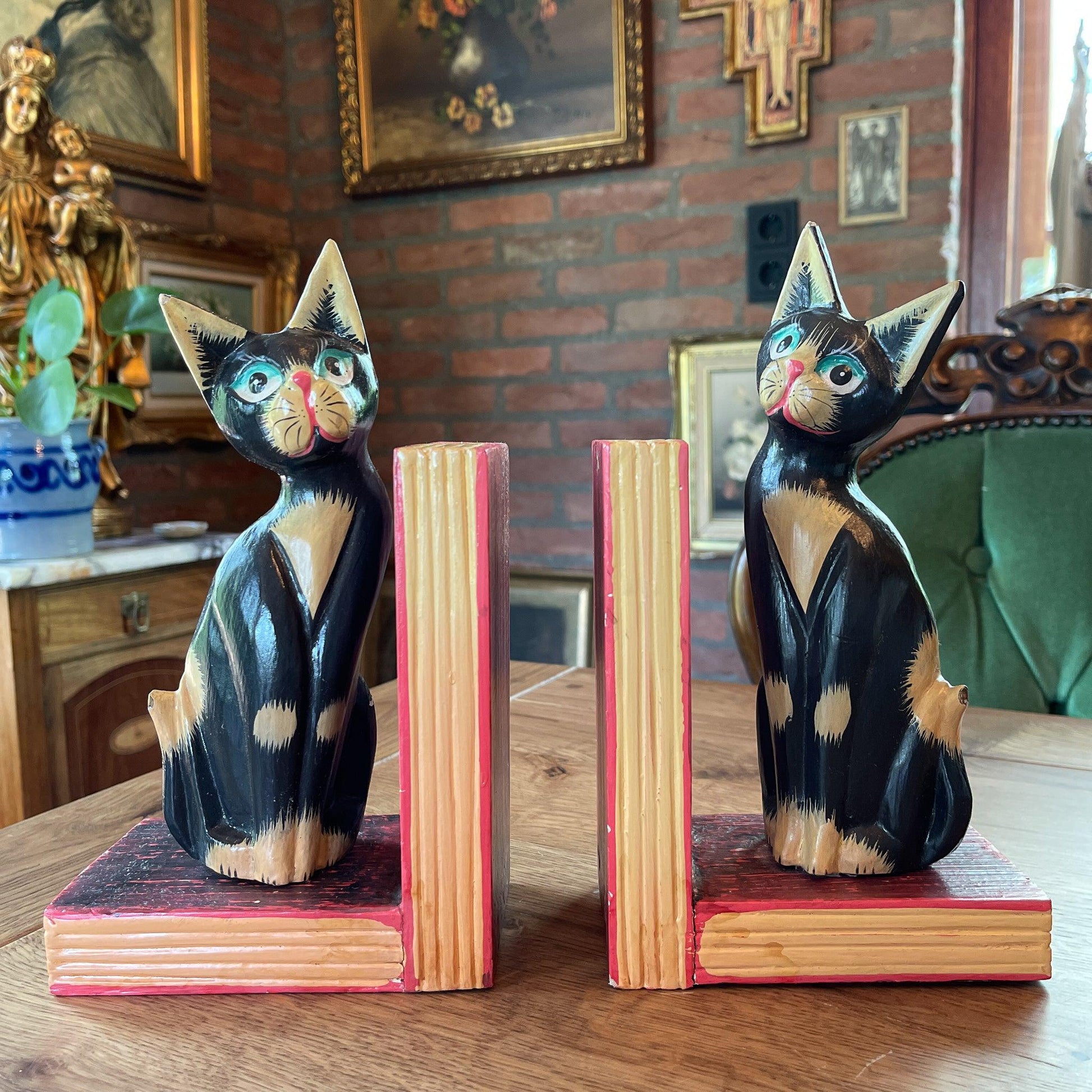 Boekensteunen met poezen - Bamestra Curiosa