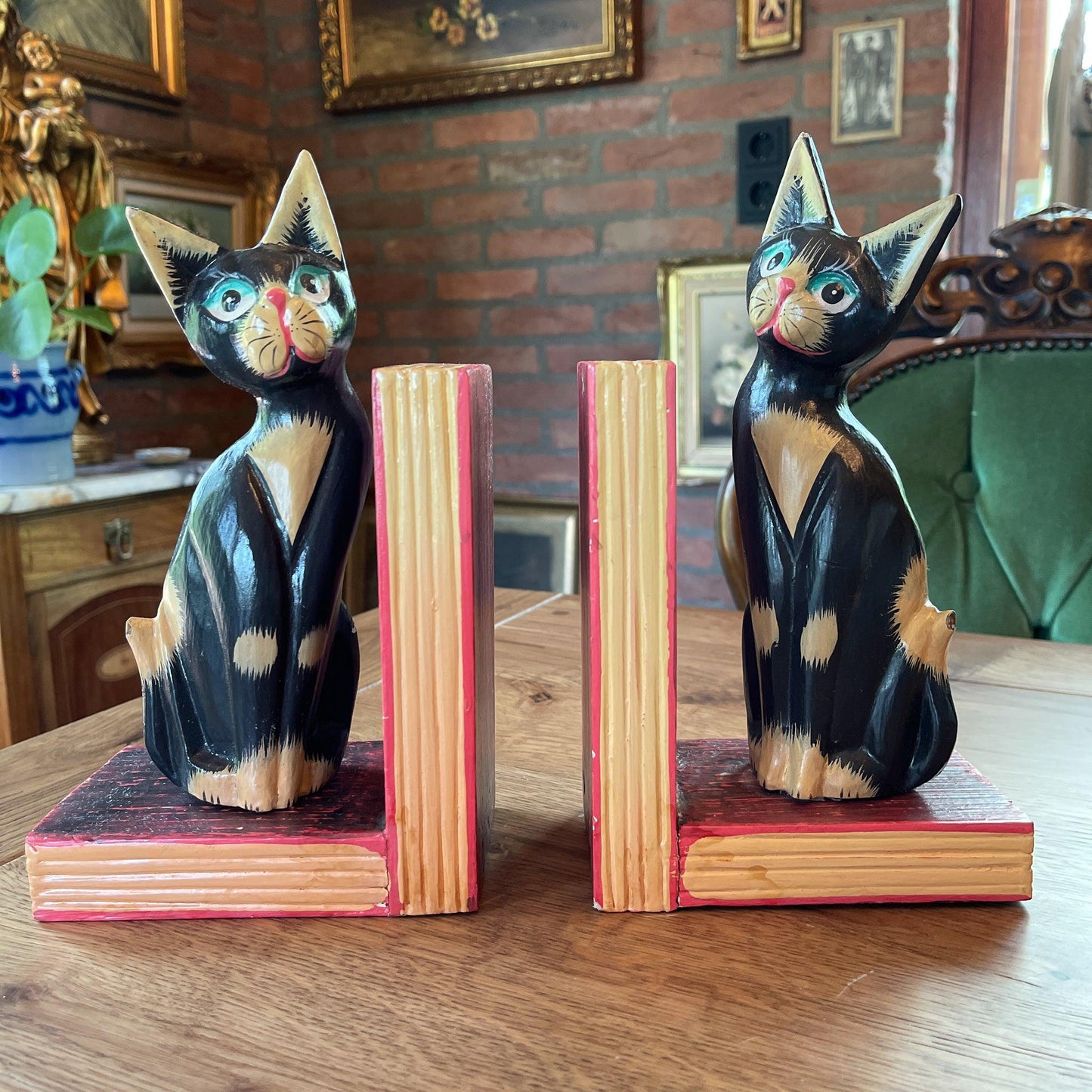 Boekensteunen met poezen - Bamestra Curiosa