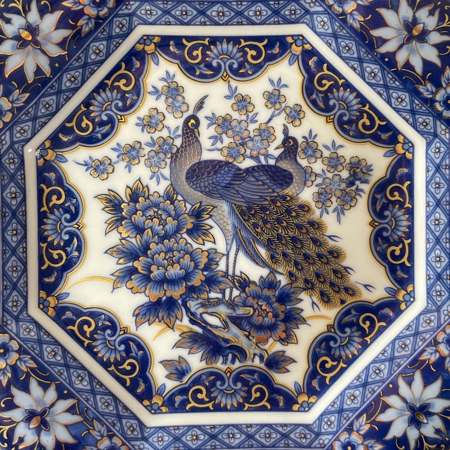 Bord met pauwen - Bamestra Curiosa