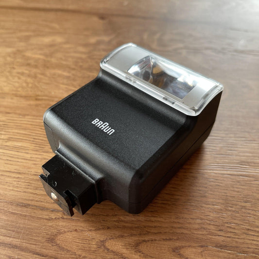 Braun Hobby 17B flitser - Bamestra Curiosa