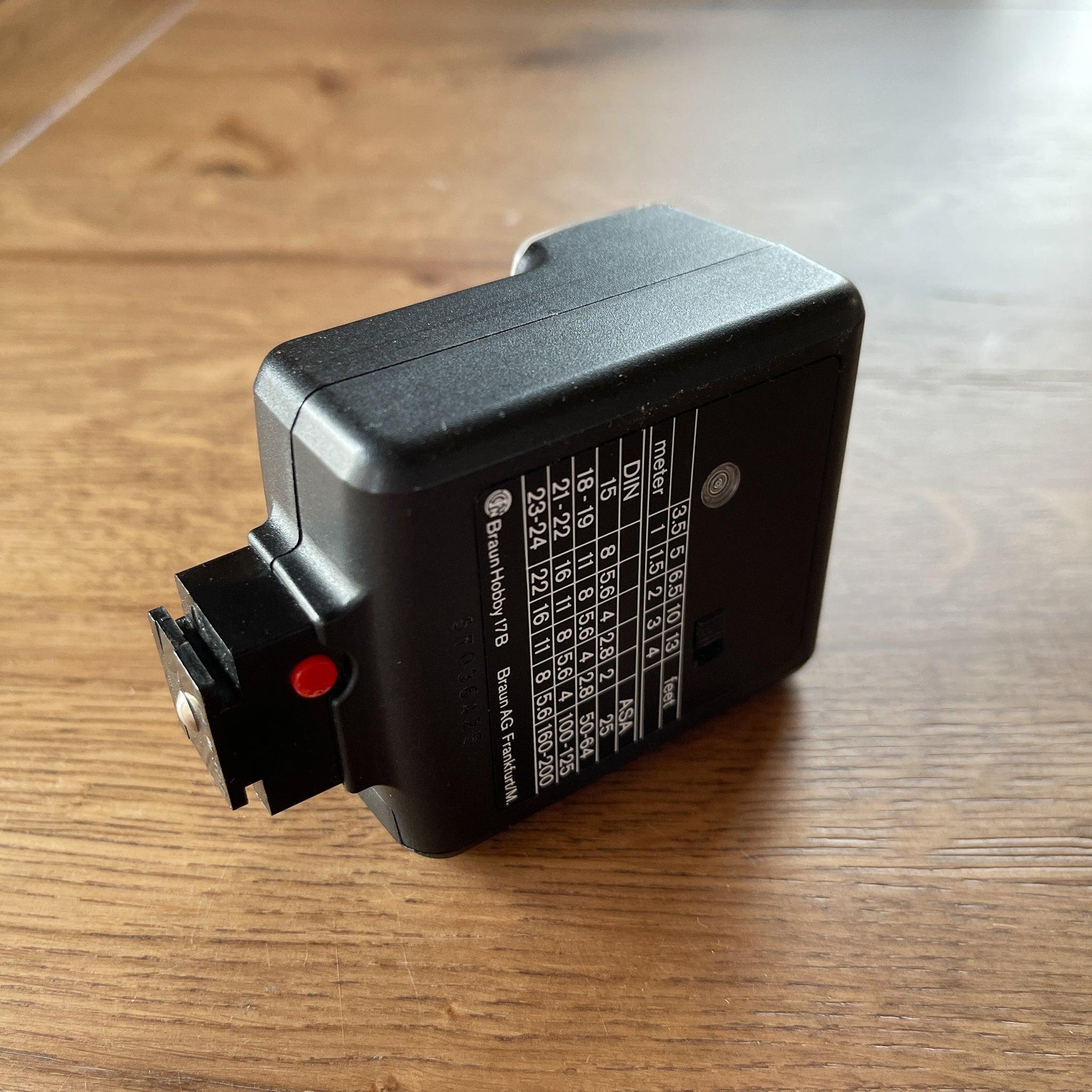 Braun Hobby 17B flitser - Bamestra Curiosa