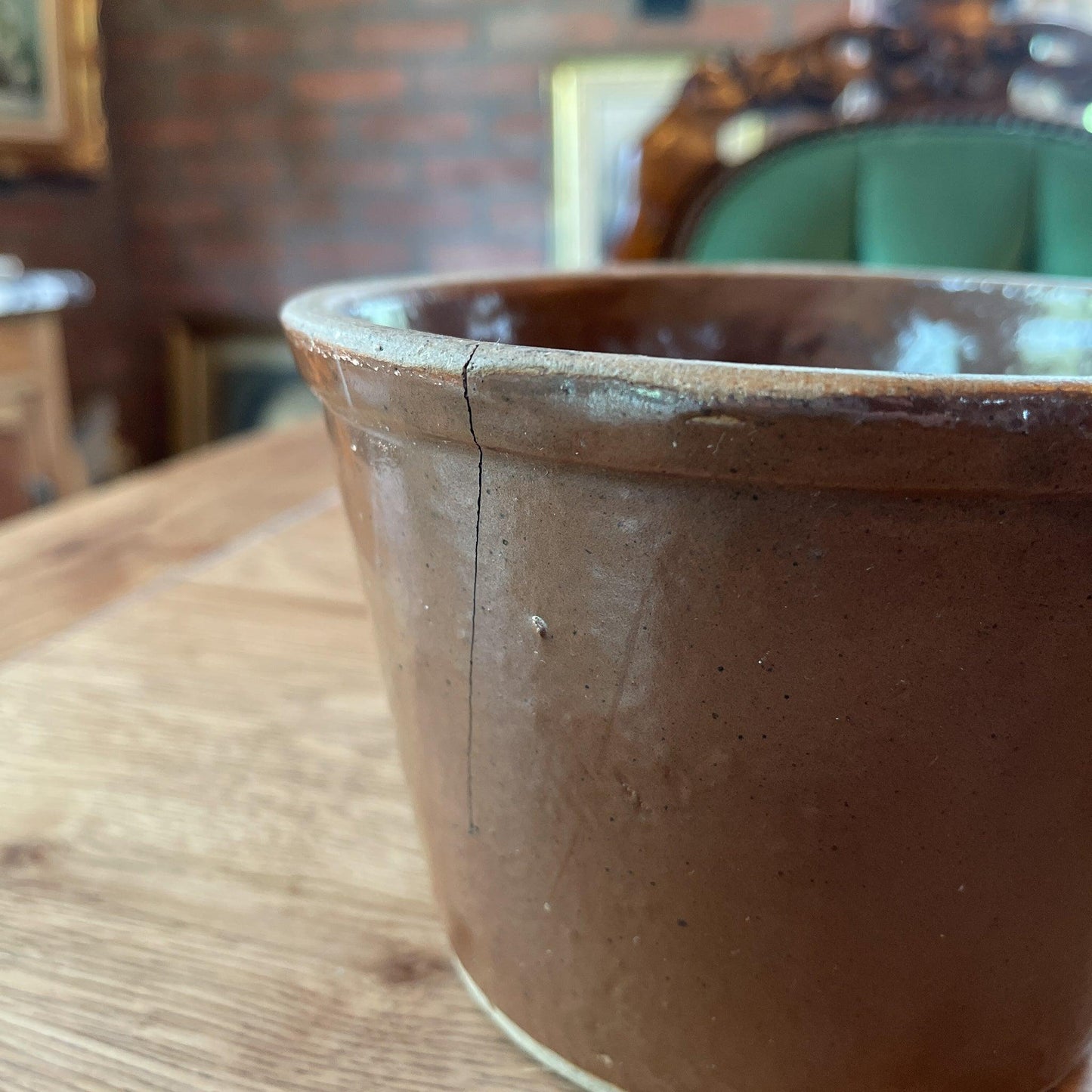 Bruine aardewerk kan - Bamestra Curiosa