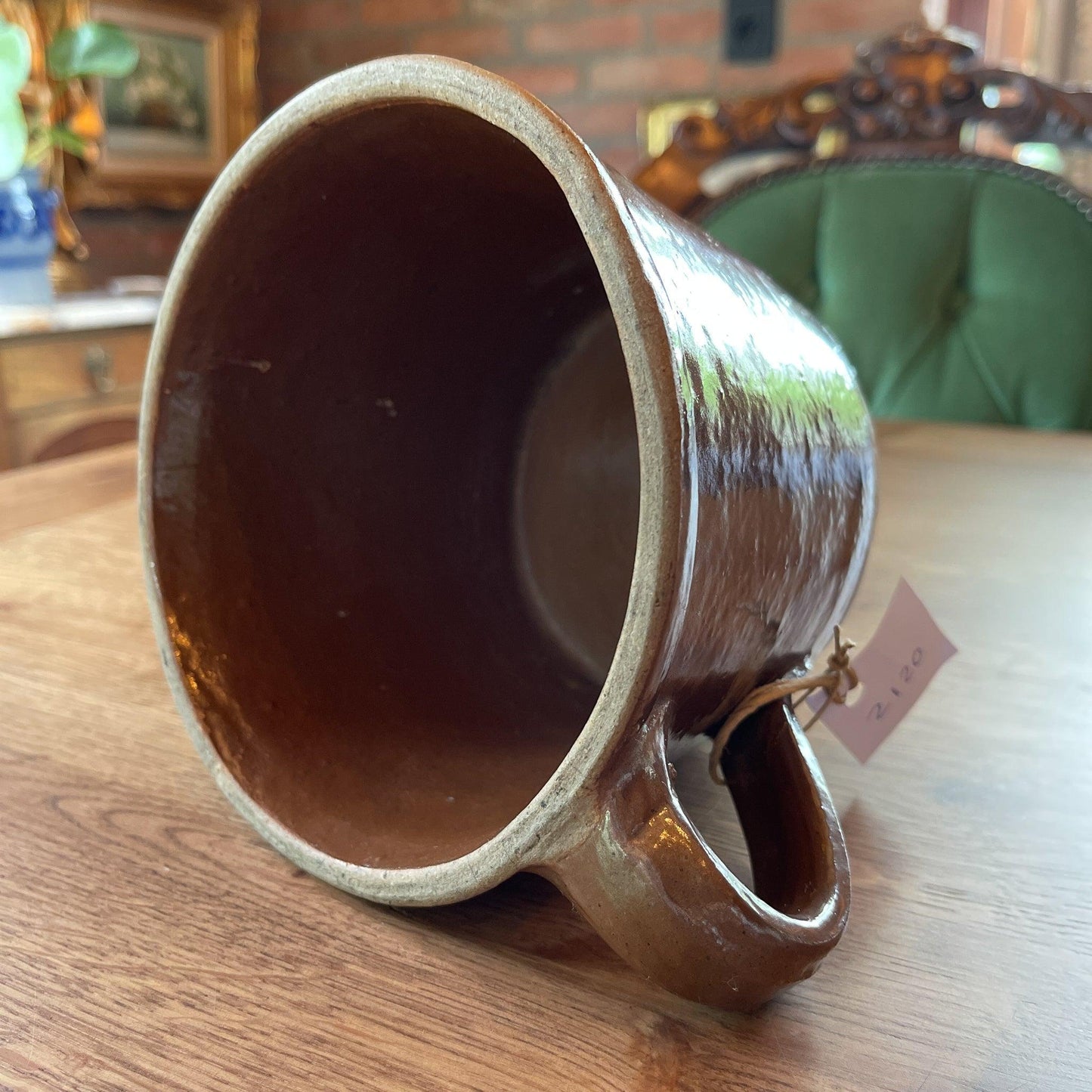 Bruine aardewerk kan - Bamestra Curiosa