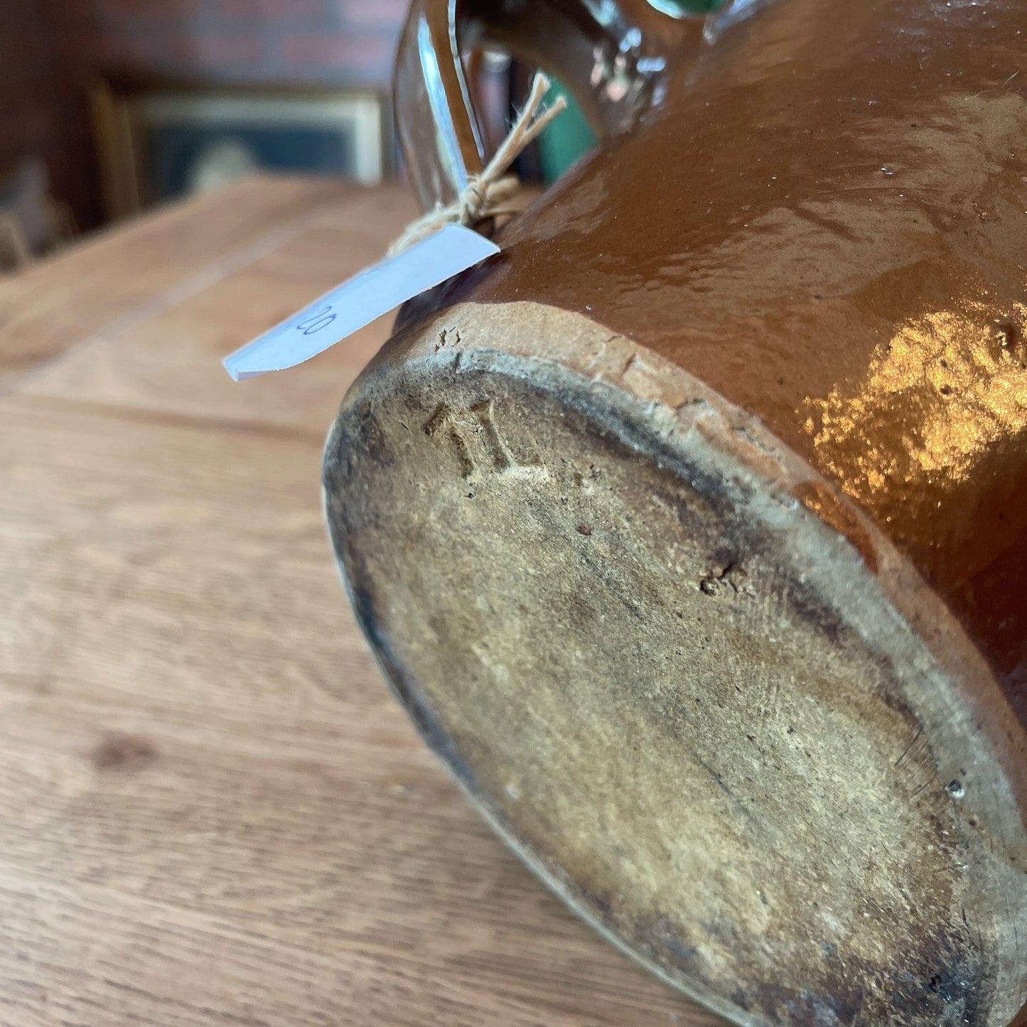 Bruine aardewerk kan - Bamestra Curiosa