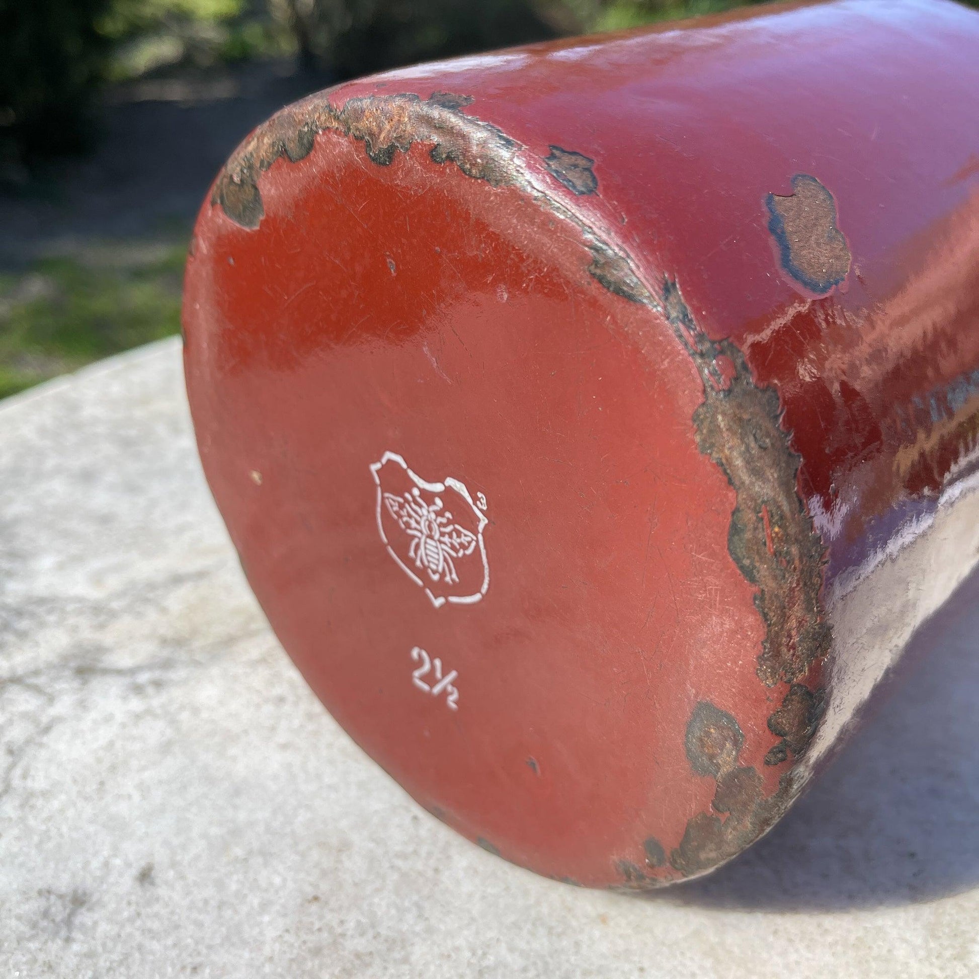 Bruine emaille melkbus met deksel en houten handvat - Bamestra Curiosa