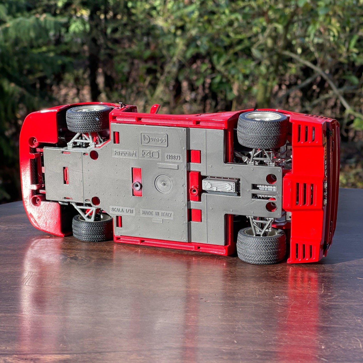 Burago Ferrari F40 schaal 1:18 (1987) - Bamestra Curiosa