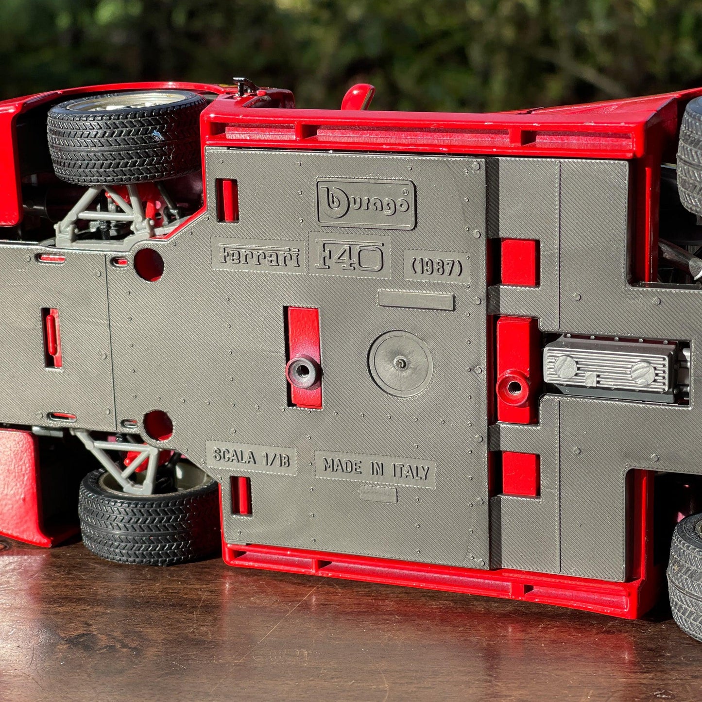 Burago Ferrari F40 schaal 1:18 (1987) - Bamestra Curiosa