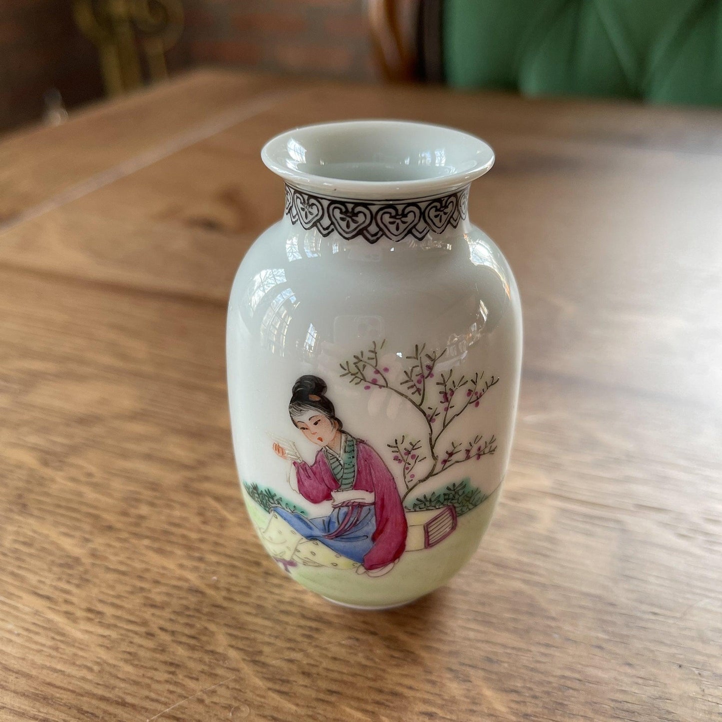 Chinees porseleinen vaasje handgeschilderd - Bamestra Curiosa