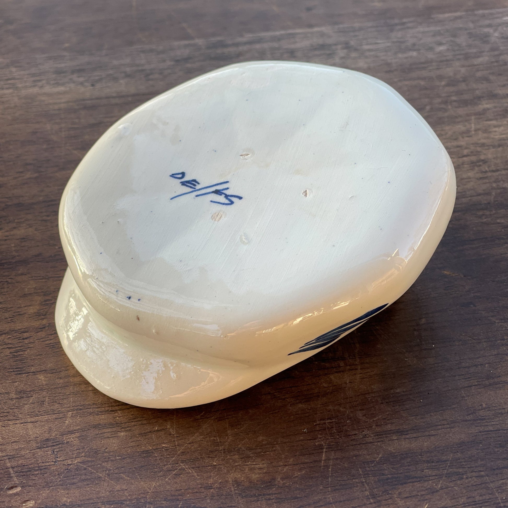 Delfts Blauw asbakje in de vorm van een pet - The Collectionist