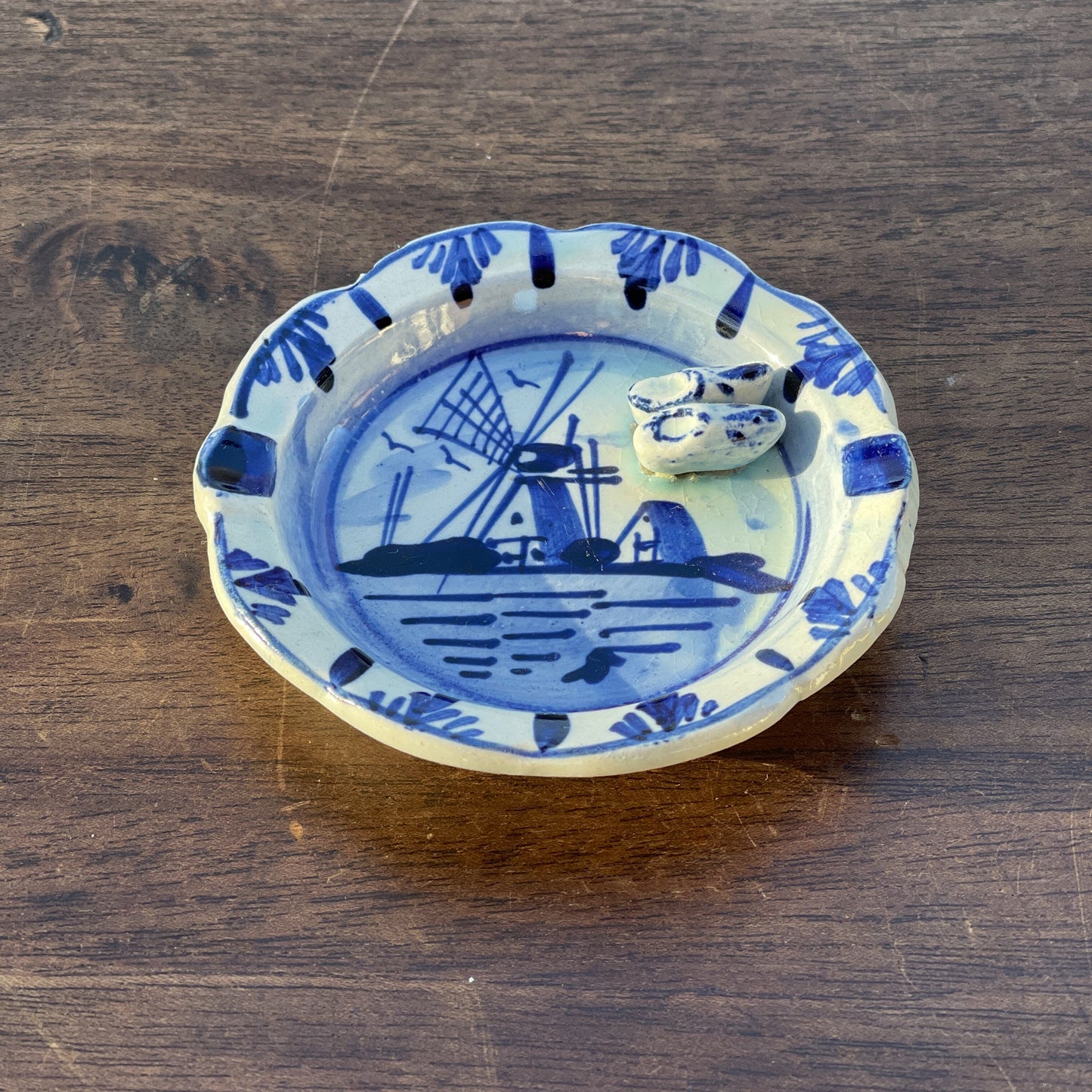 Delfts Blauw asbakje met klompjes - The Collectionist