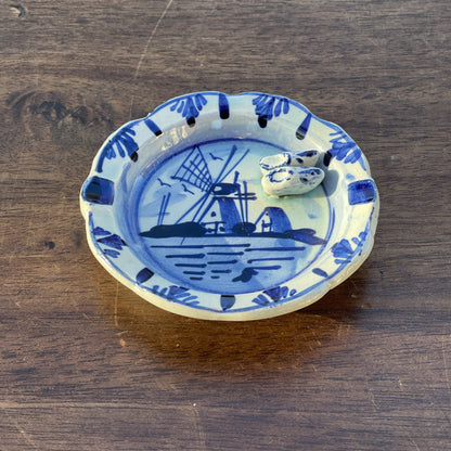 Delfts Blauw asbakje met klompjes - The Collectionist