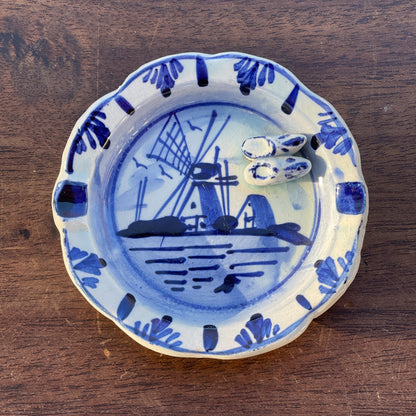 Delfts Blauw asbakje met klompjes - The Collectionist