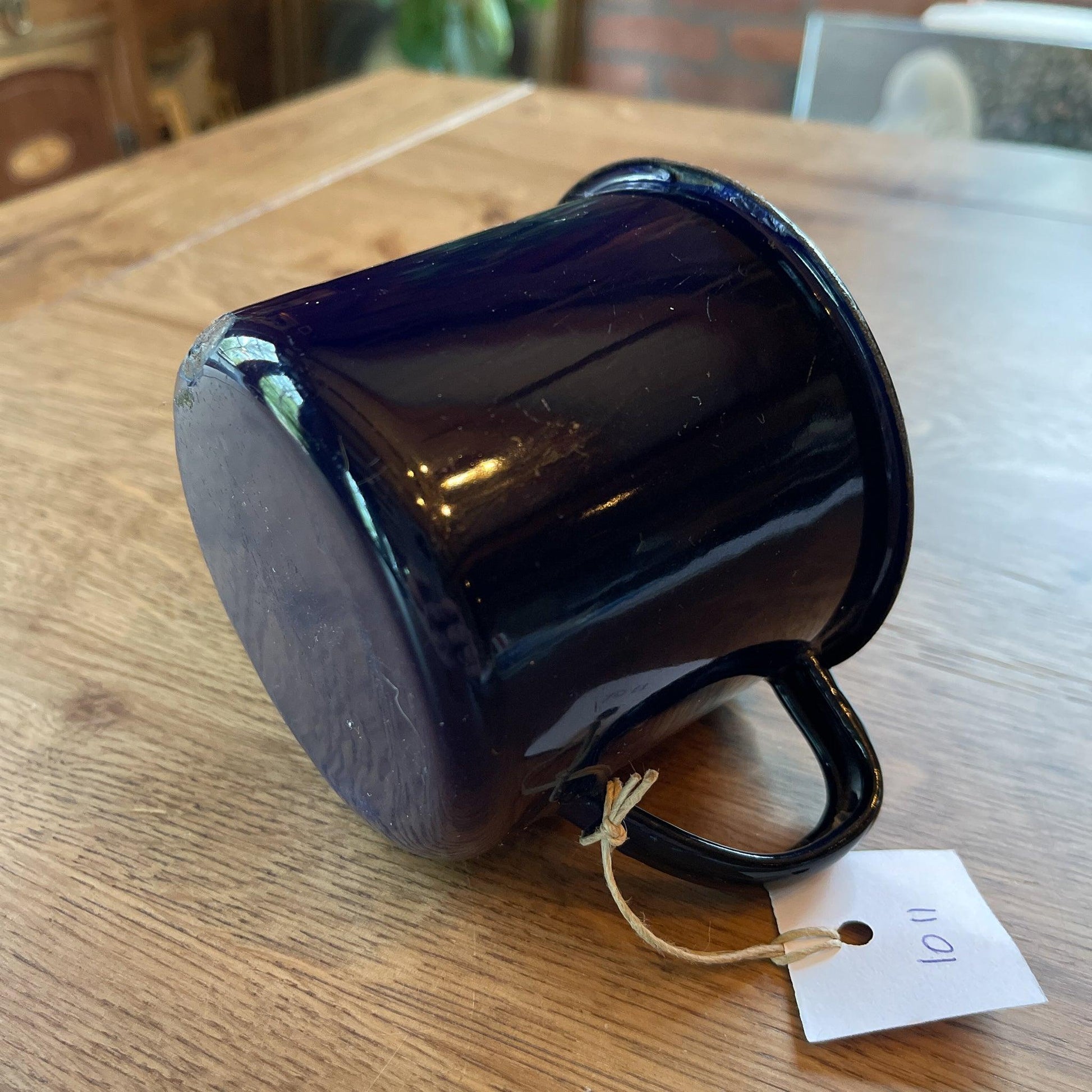 Donkerblauwe emaille beker - Bamestra Curiosa