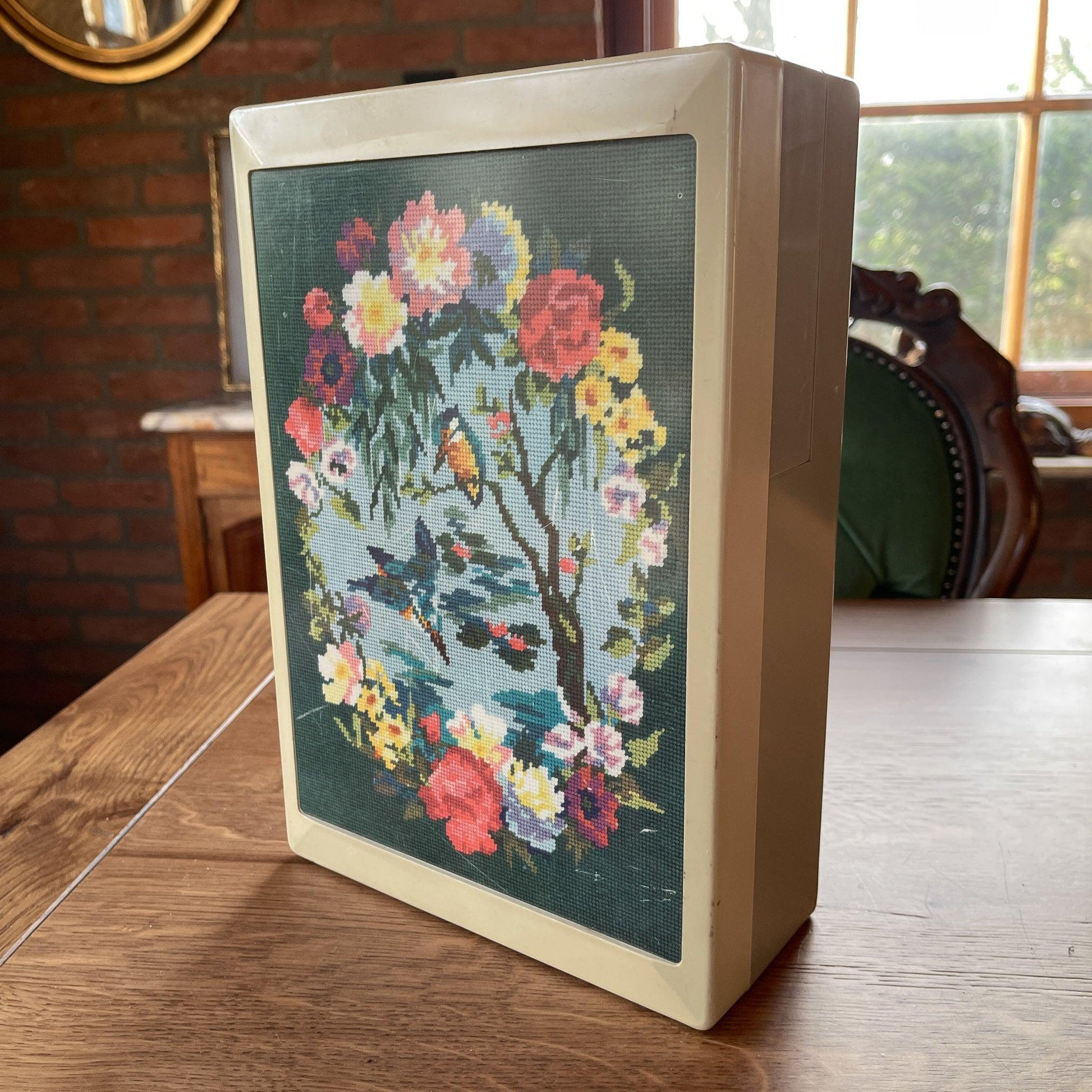 Doos voor naaigerei - Bamestra Curiosa