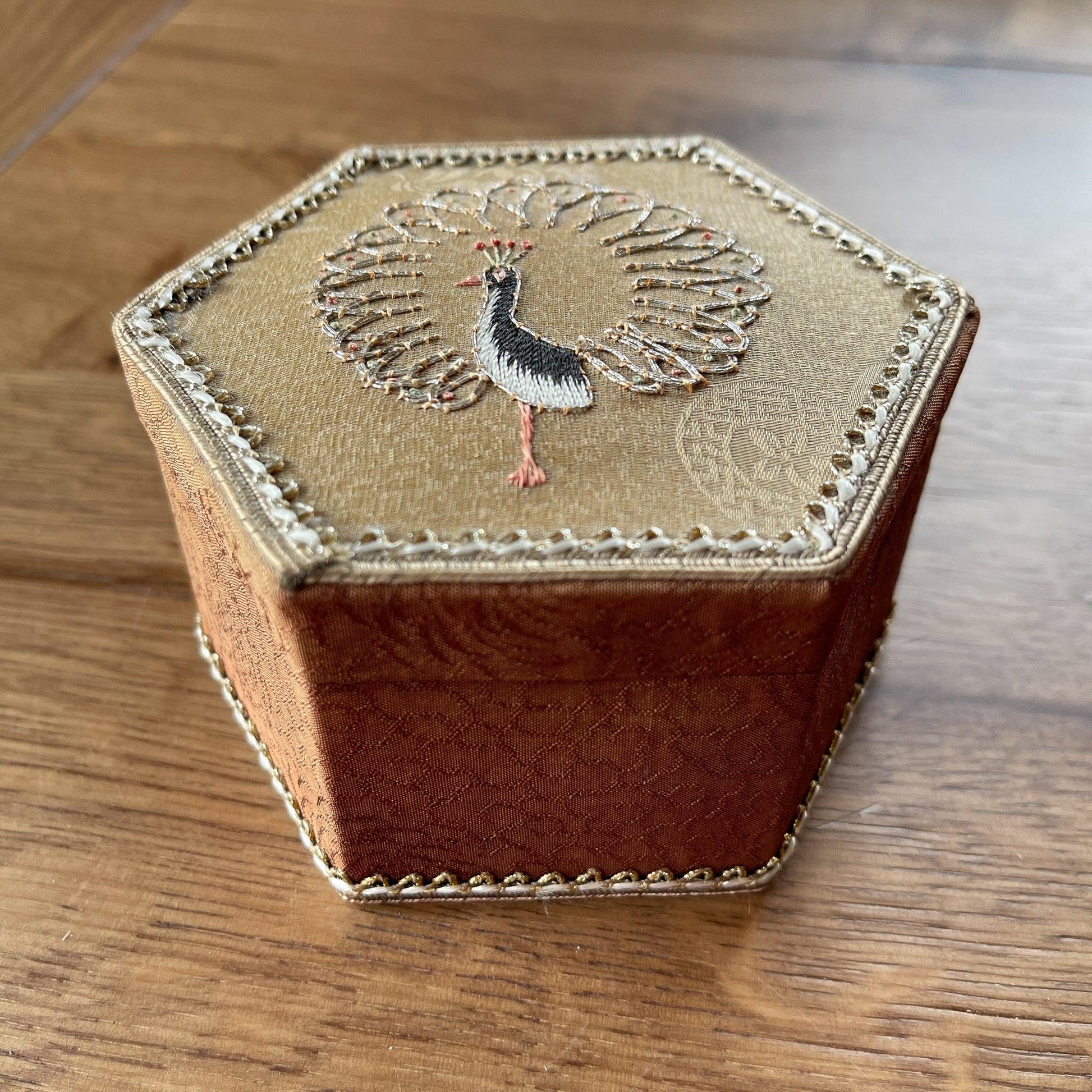 Doosje Pauw - Bamestra Curiosa