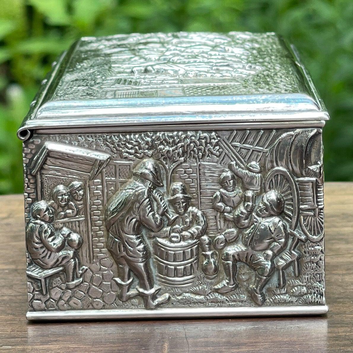 Douwe Egberts verzilverde lepeldoos van Herman Hooykaas - The Collectionist