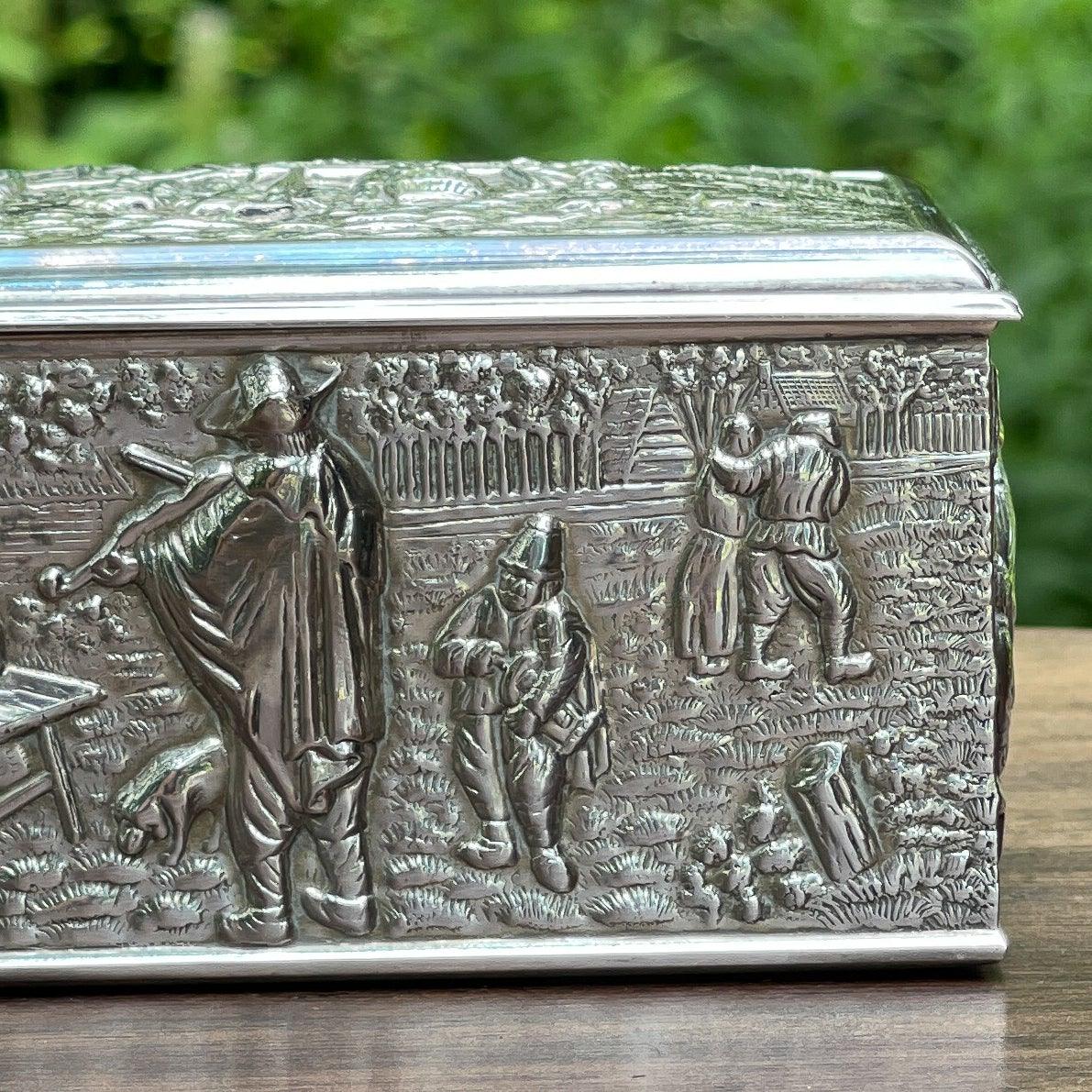 Douwe Egberts verzilverde lepeldoos van Herman Hooykaas - Bamestra Curiosa