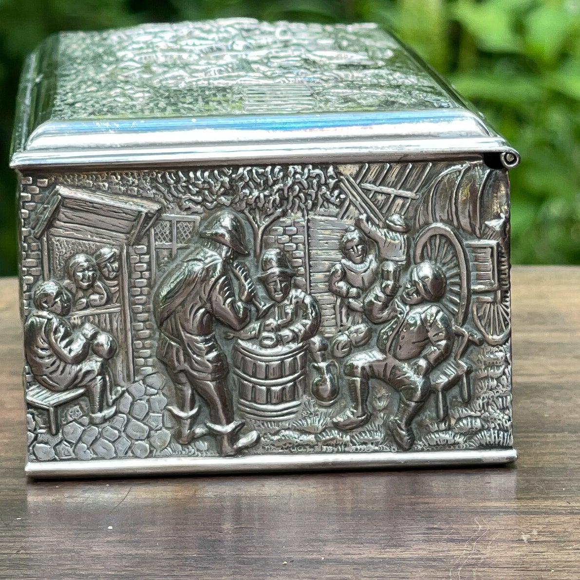 Douwe Egberts verzilverde lepeldoos van Herman Hooykaas - Bamestra Curiosa