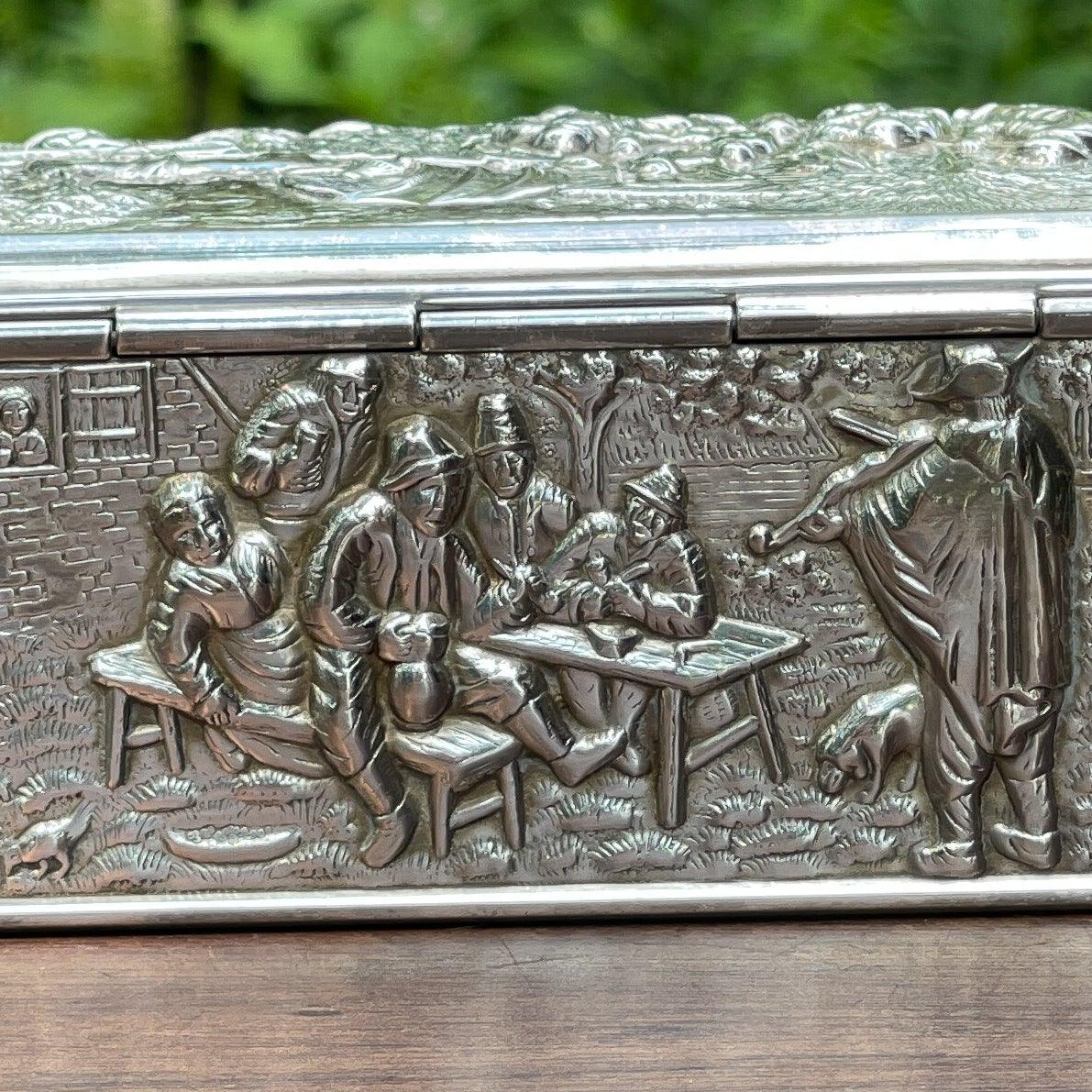 Douwe Egberts verzilverde lepeldoos van Herman Hooykaas - Bamestra Curiosa