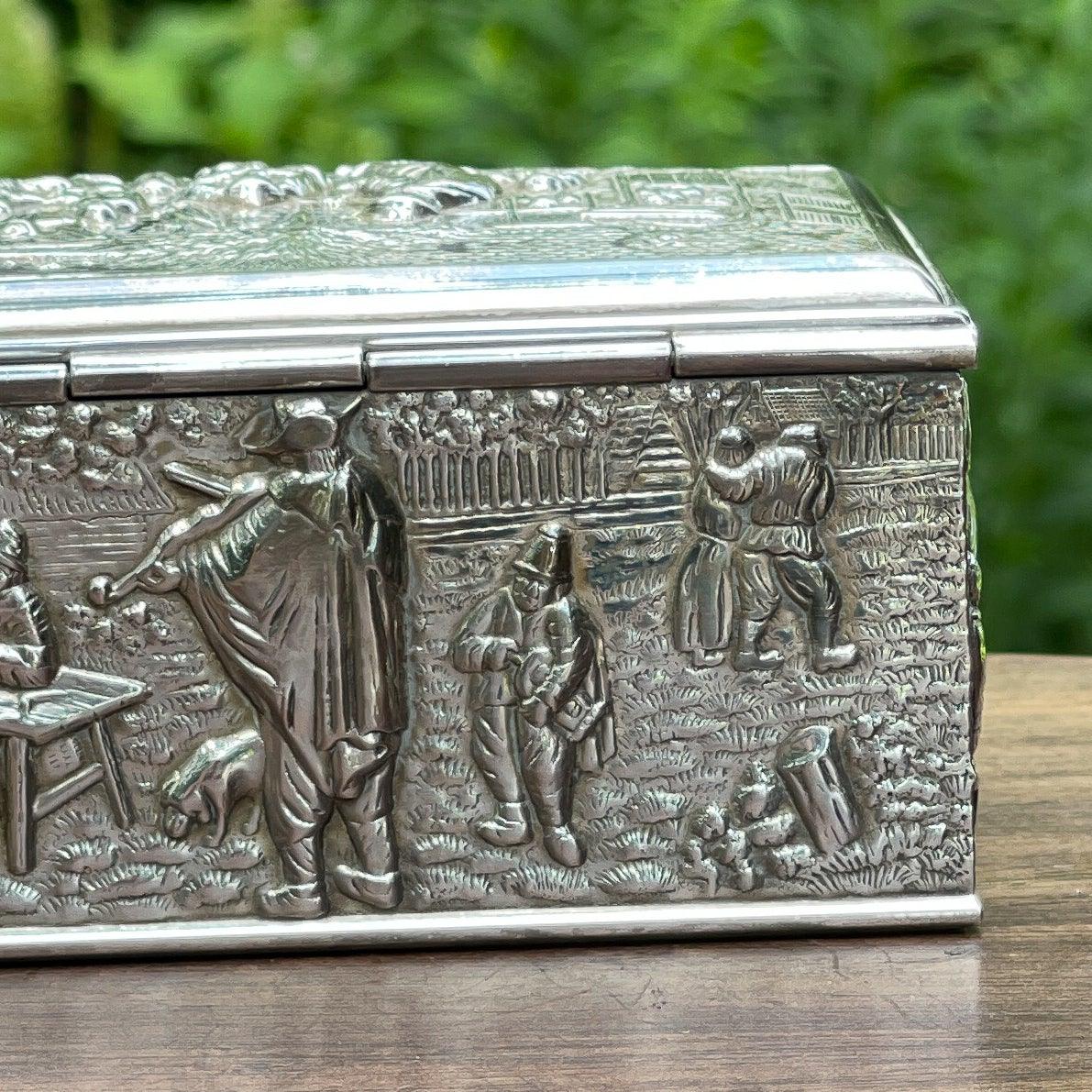 Douwe Egberts verzilverde lepeldoos van Herman Hooykaas - Bamestra Curiosa