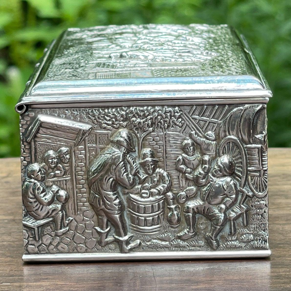 Douwe Egberts verzilverde lepeldoos van Herman Hooykaas - Bamestra Curiosa