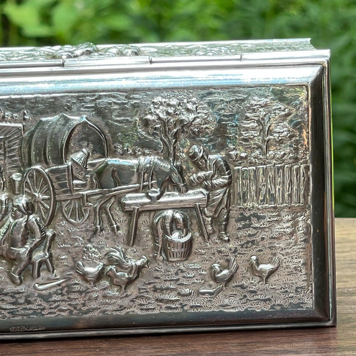 Douwe Egberts verzilverde lepeldoos van Herman Hooykaas - Bamestra Curiosa