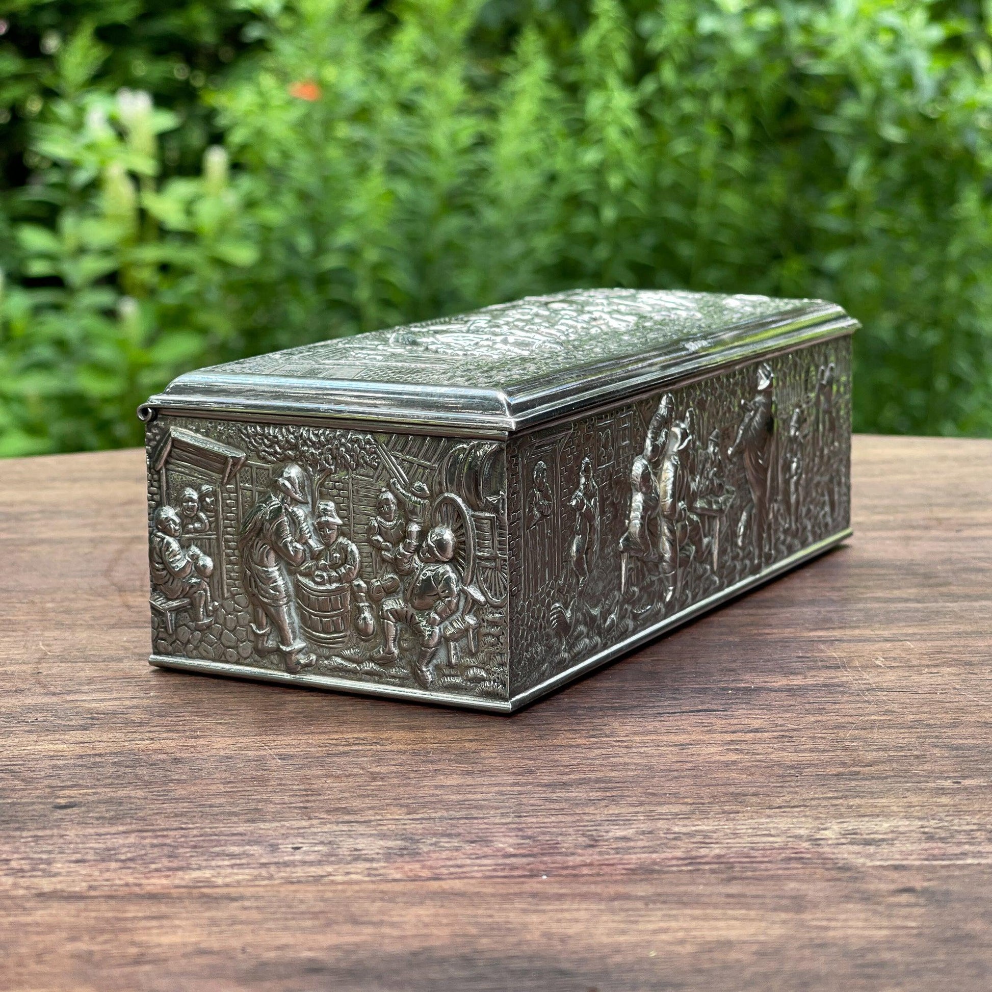 Douwe Egberts verzilverde lepeldoos van Herman Hooykaas - Bamestra Curiosa