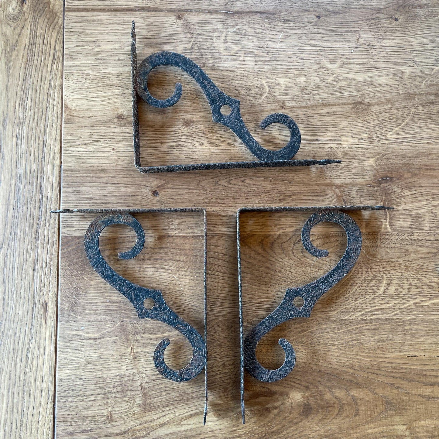 Drie sierlijke plankdragers - Bamestra Curiosa