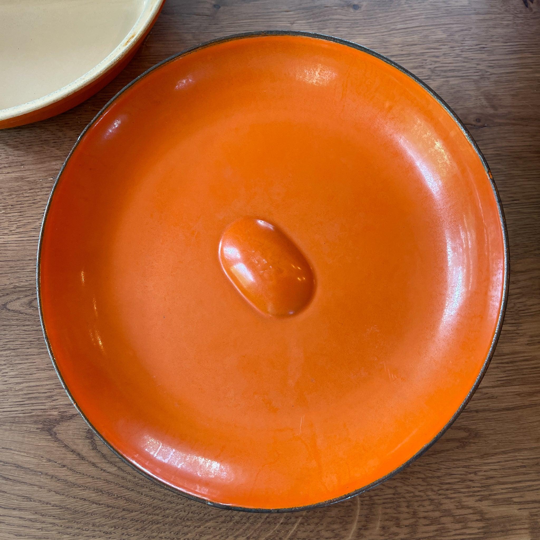 Dru gietijzeren drievaks pan met deksel - The Collectionist