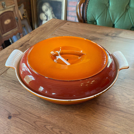 Dru gietijzeren drievaks pan met deksel - Bamestra Curiosa