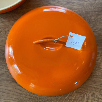 Dru gietijzeren drievaks pan met deksel - Bamestra Curiosa