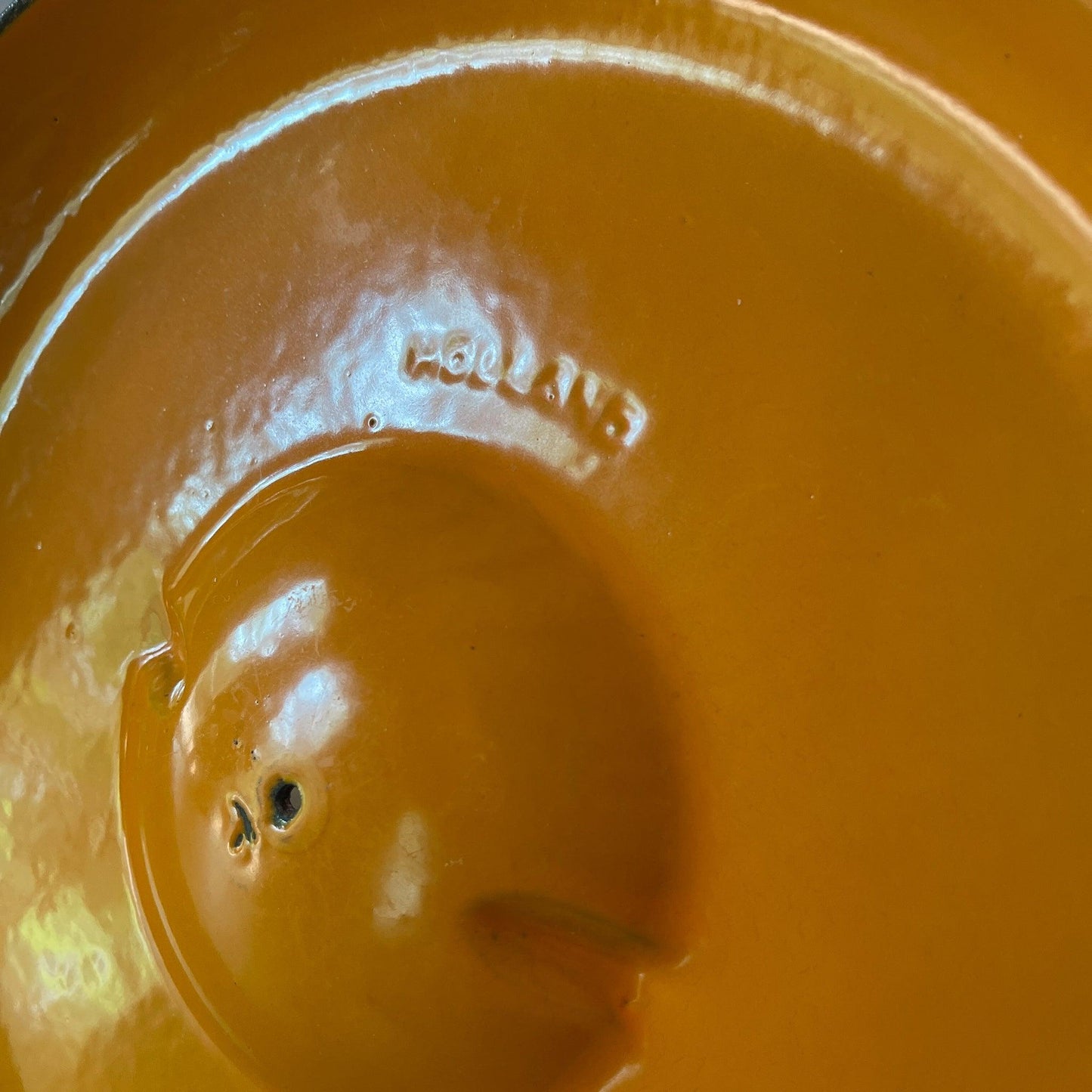 Dru gietijzeren drievaks pan met deksel - Bamestra Curiosa