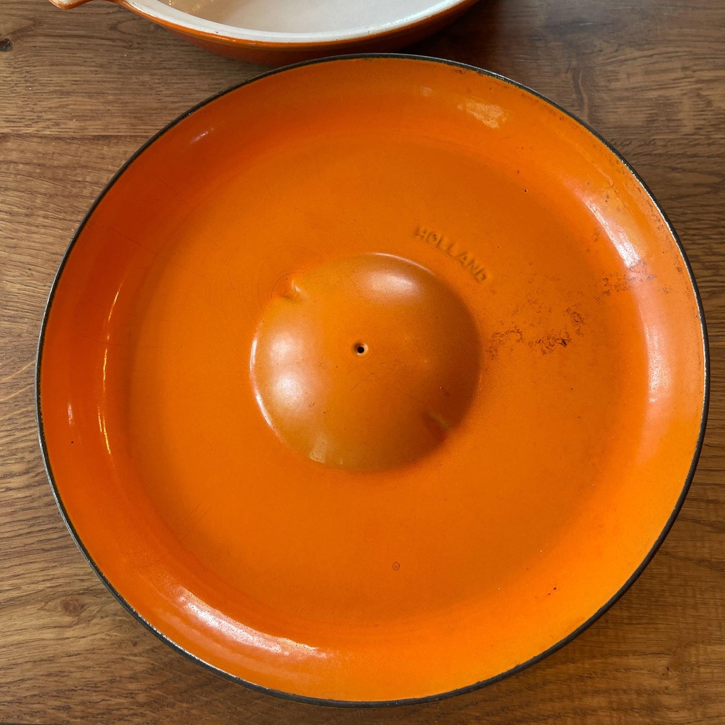 Dru gietijzeren drievaks pan met deksel - Bamestra Curiosa