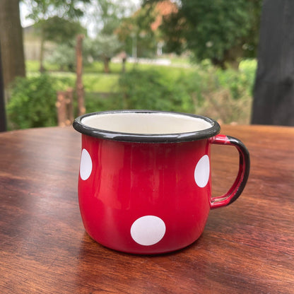 Emaille beker rood met witte stippen - Bamestra Curiosa